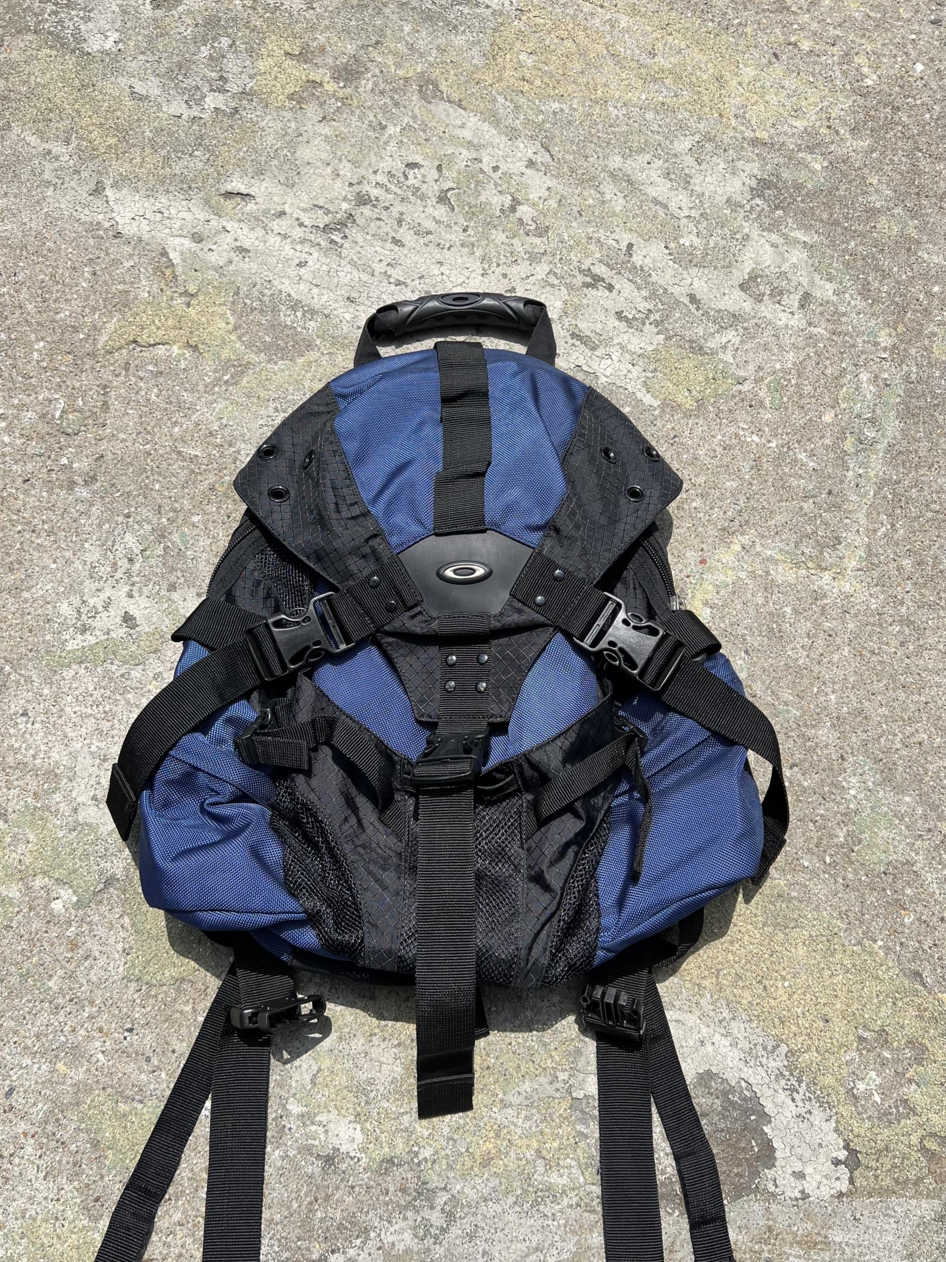 Oakley icon hotsell 1.0 backpack