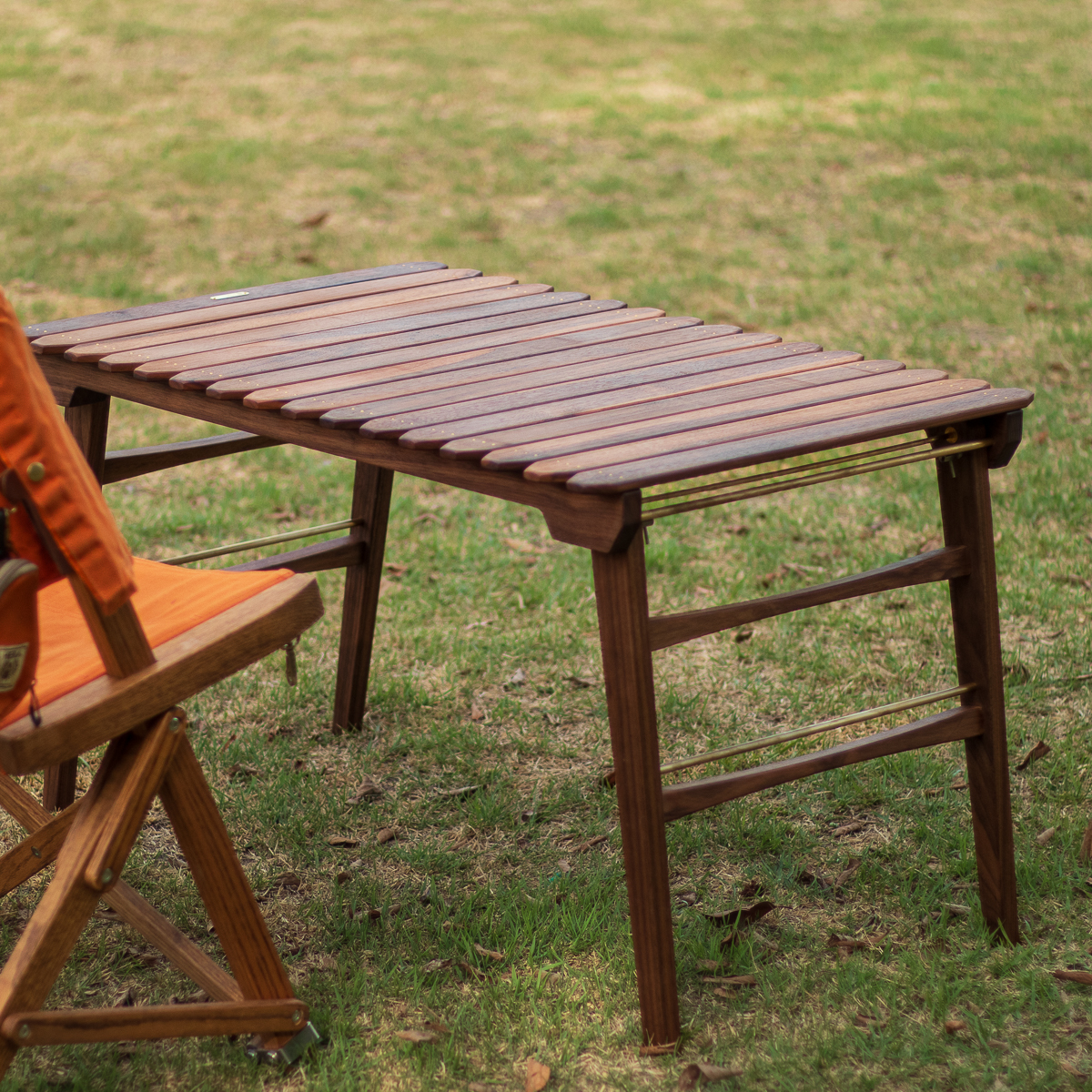 GoMid 500 Table - Walnut
