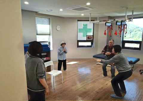금요일 노쇠반 — 재활치료실 개별 운동