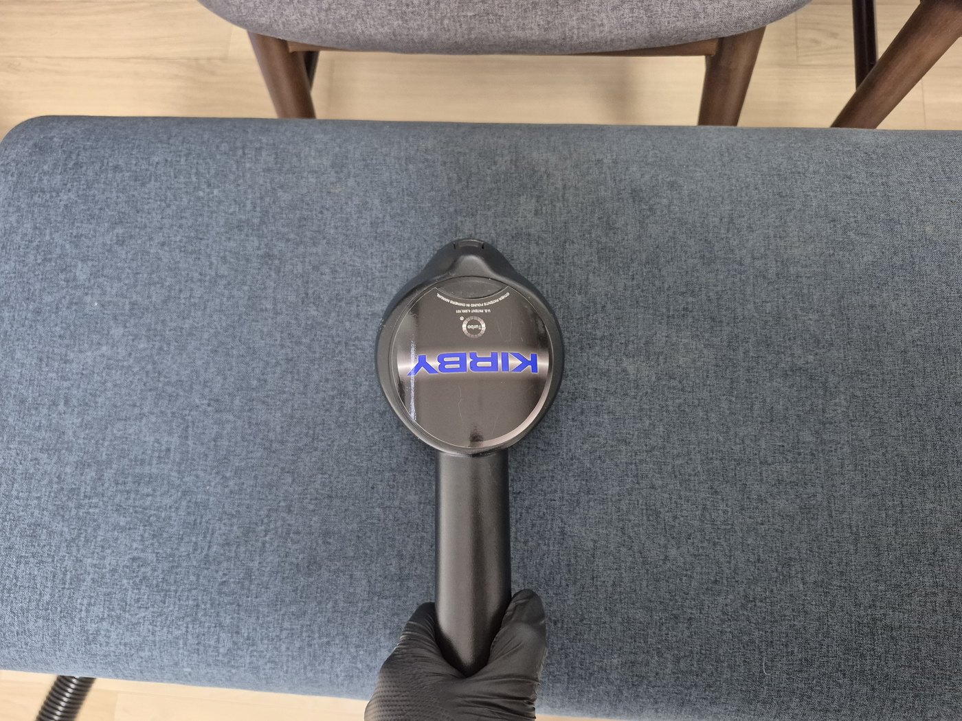 컬비 데모경으로 벤치 좌판부터 훑는 중