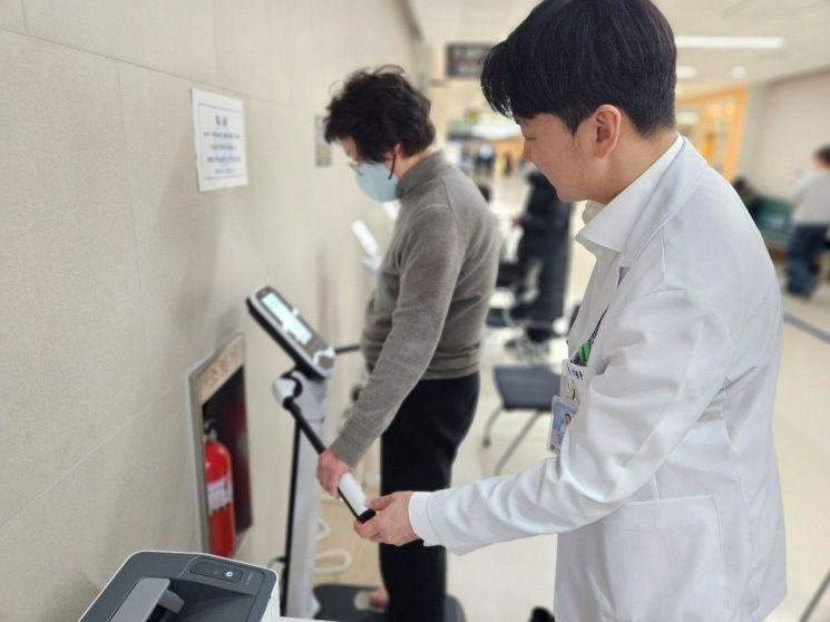 [근감소증 바이오뱅크 대상자의 검사 모습]