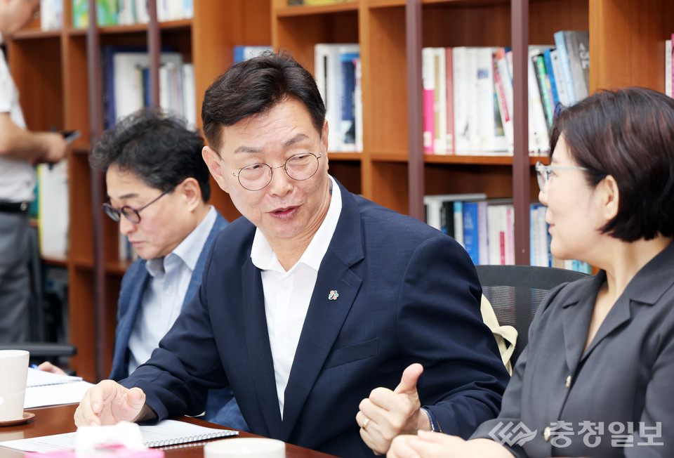 fe049ea621a0a.jpg