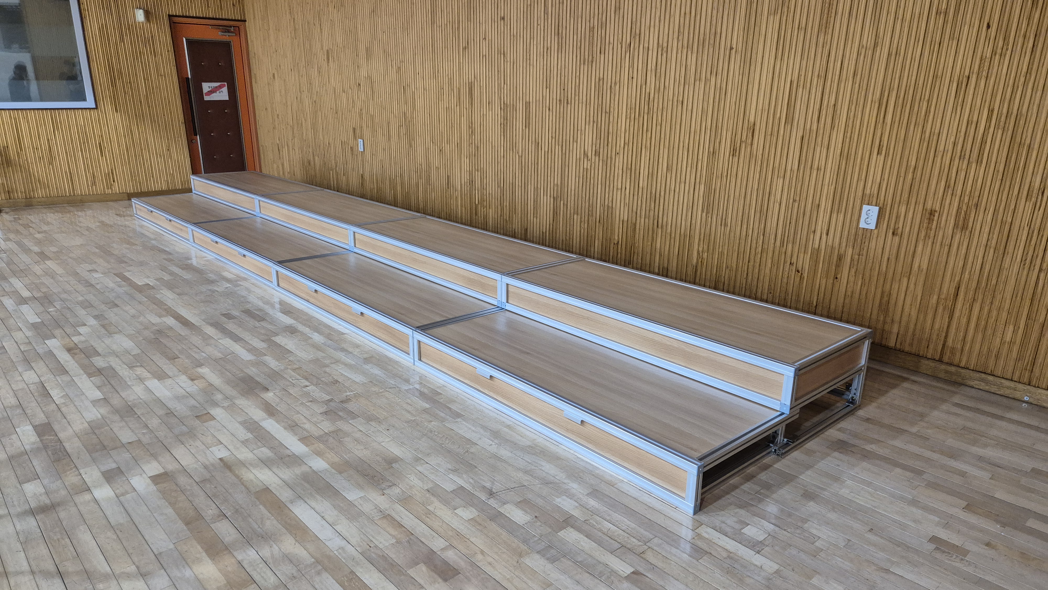 이동식 합창단상