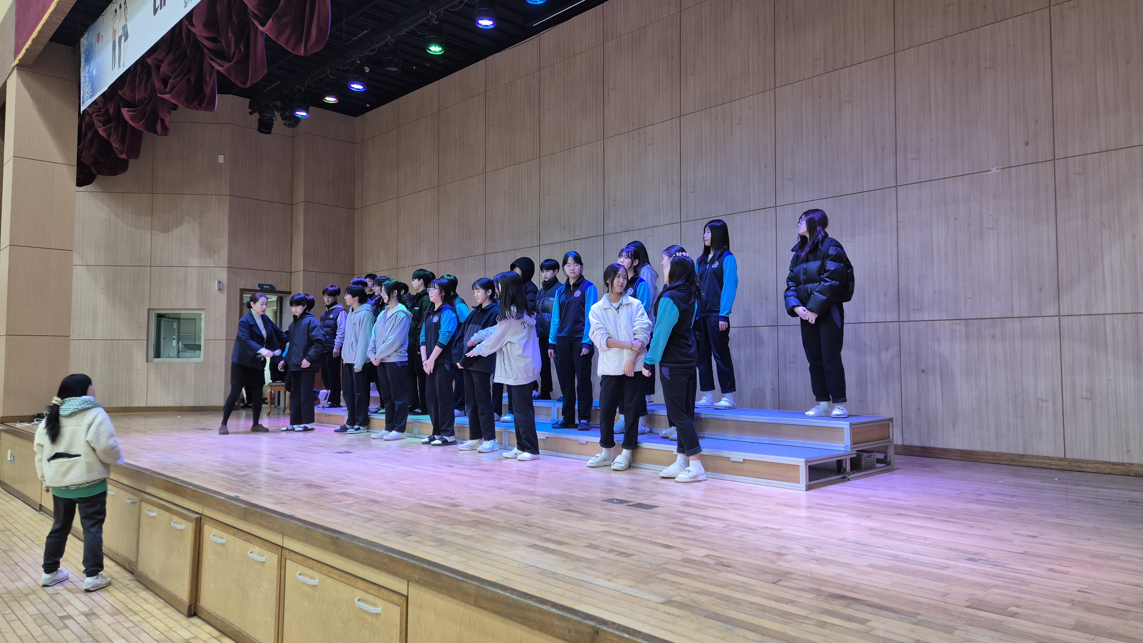 합창단상임대