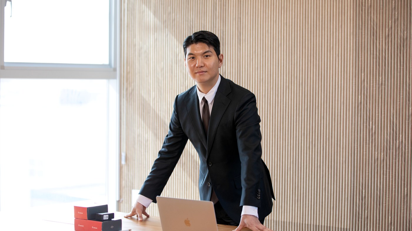 수신 문제를 진단하는 모습