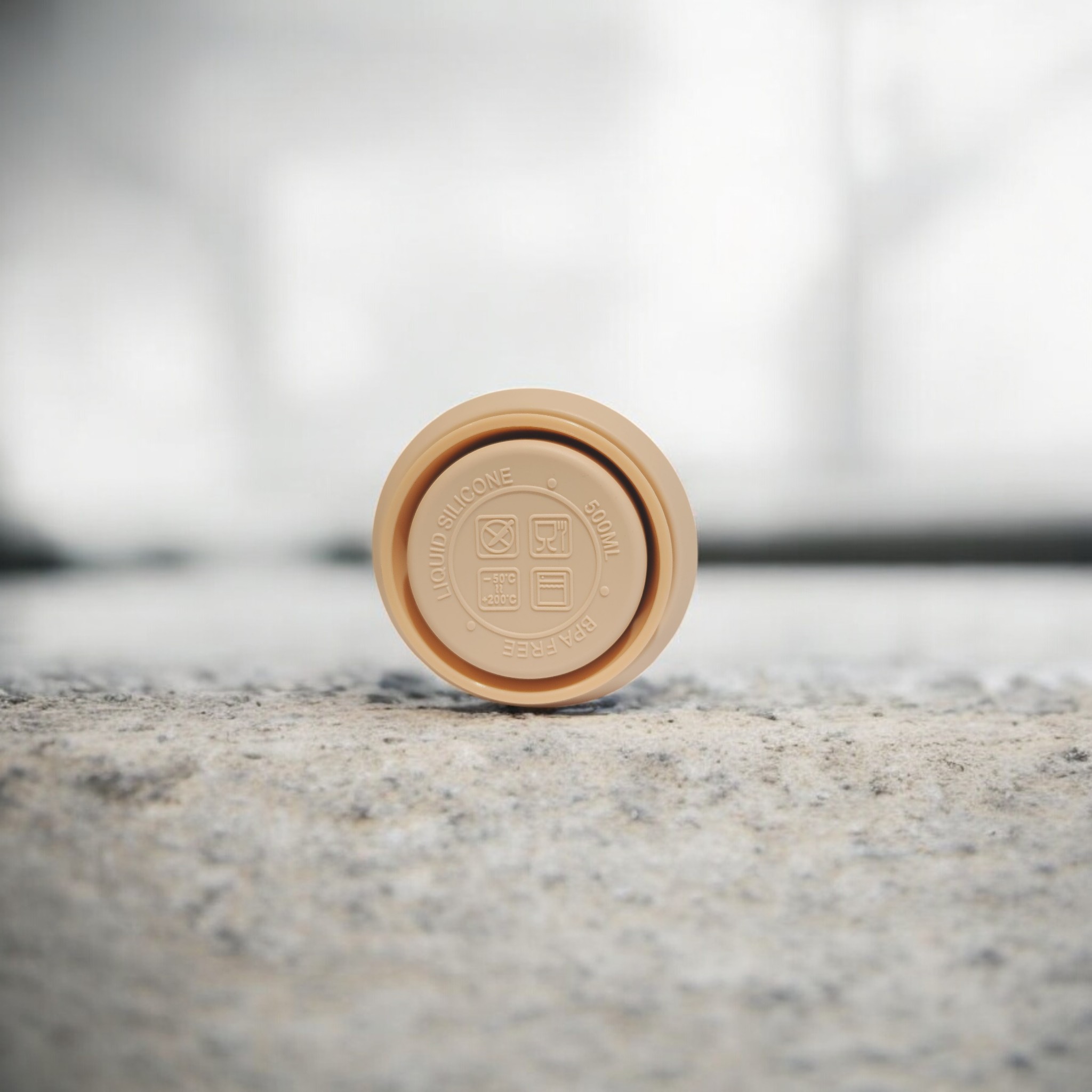 BPA Free 인증 로고가 새겨진 친환경굿즈 접이식 실리콘 텀블러 바닥면