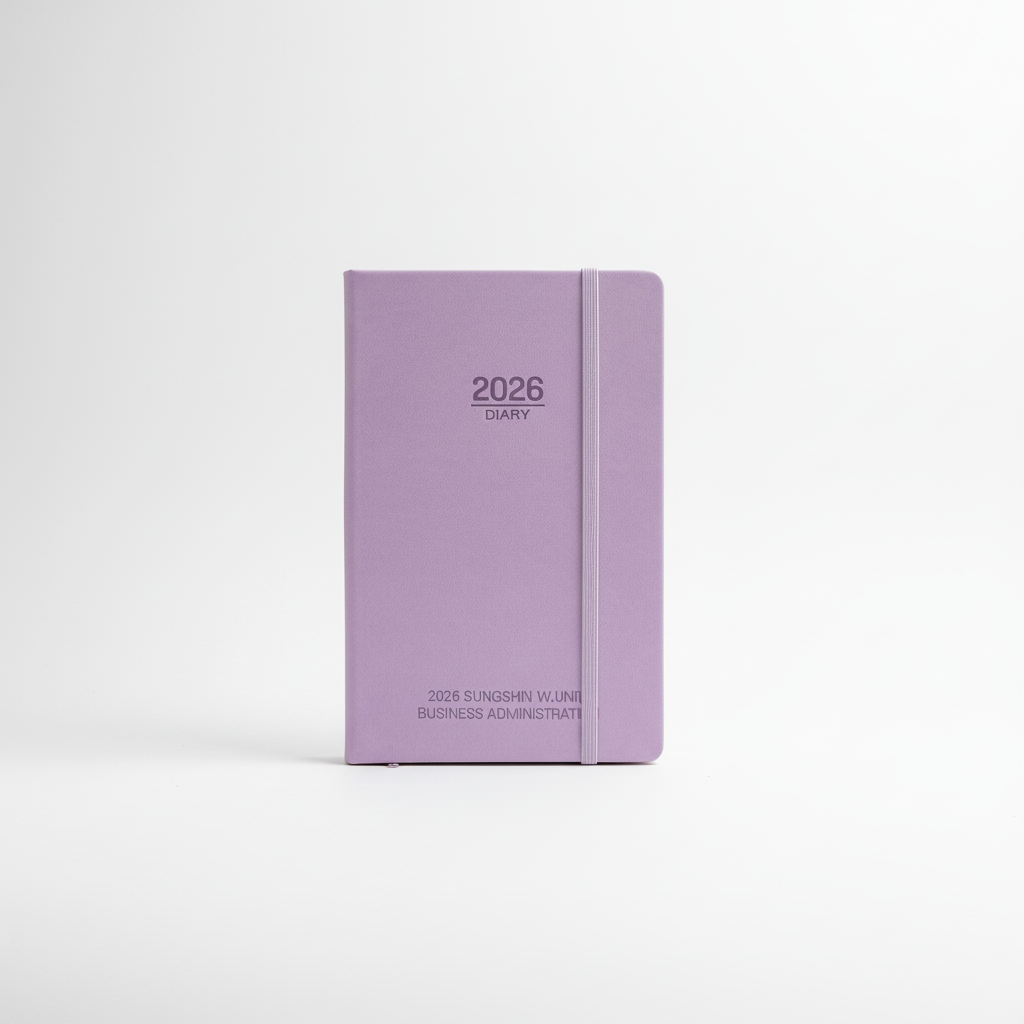 가죽 질감 커버에 '2026 DIARY'와 대학교 학과명이 불박 각인된 보라색 다이어리 정면
