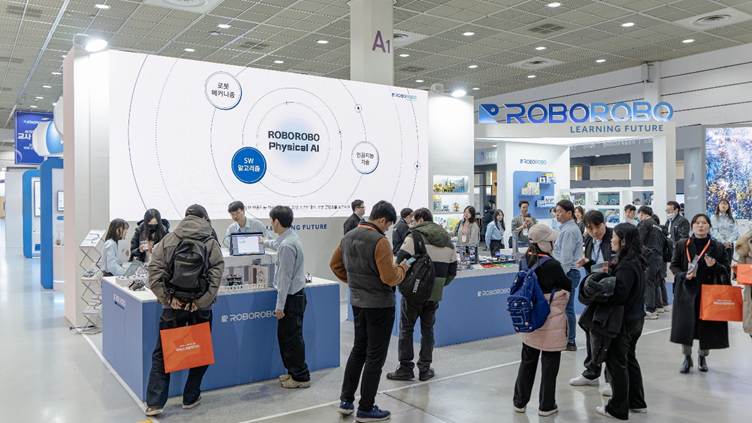 의류, 실내, 신발류, 서비스이(가) 표시된 사진 AI 생성 콘텐츠는 정확하지 않을 수 있습니다.