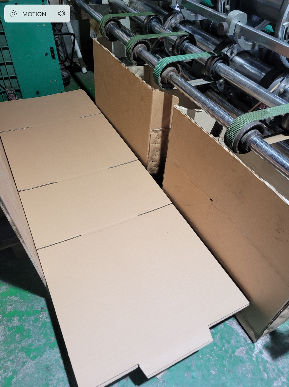 A형 박스 제작 과정 중 전개된 상태의 박스 모습