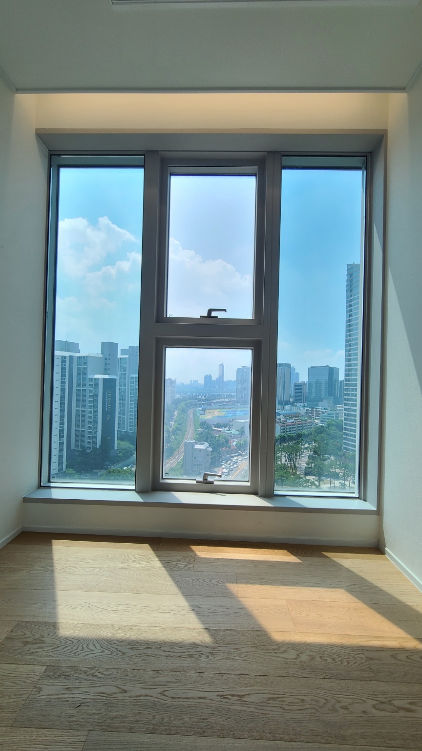 서울 용산 파크타워 시공사례, 로이 단열유리 덧댐으로 결로·냉기 해결 : (주)AHC 창앤덧창