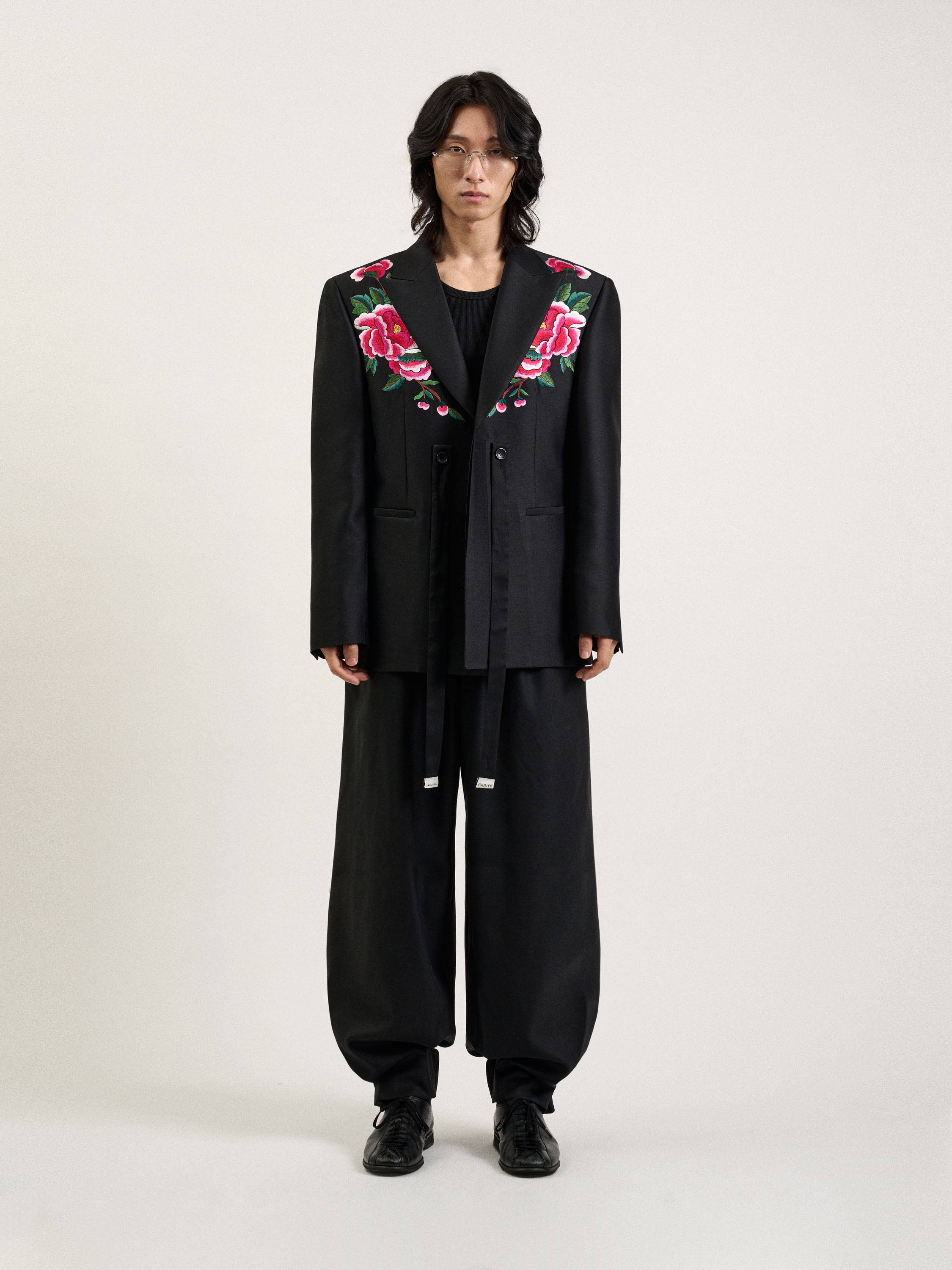 Embroidered Korean Peony Tuxedo - Goreum Type1