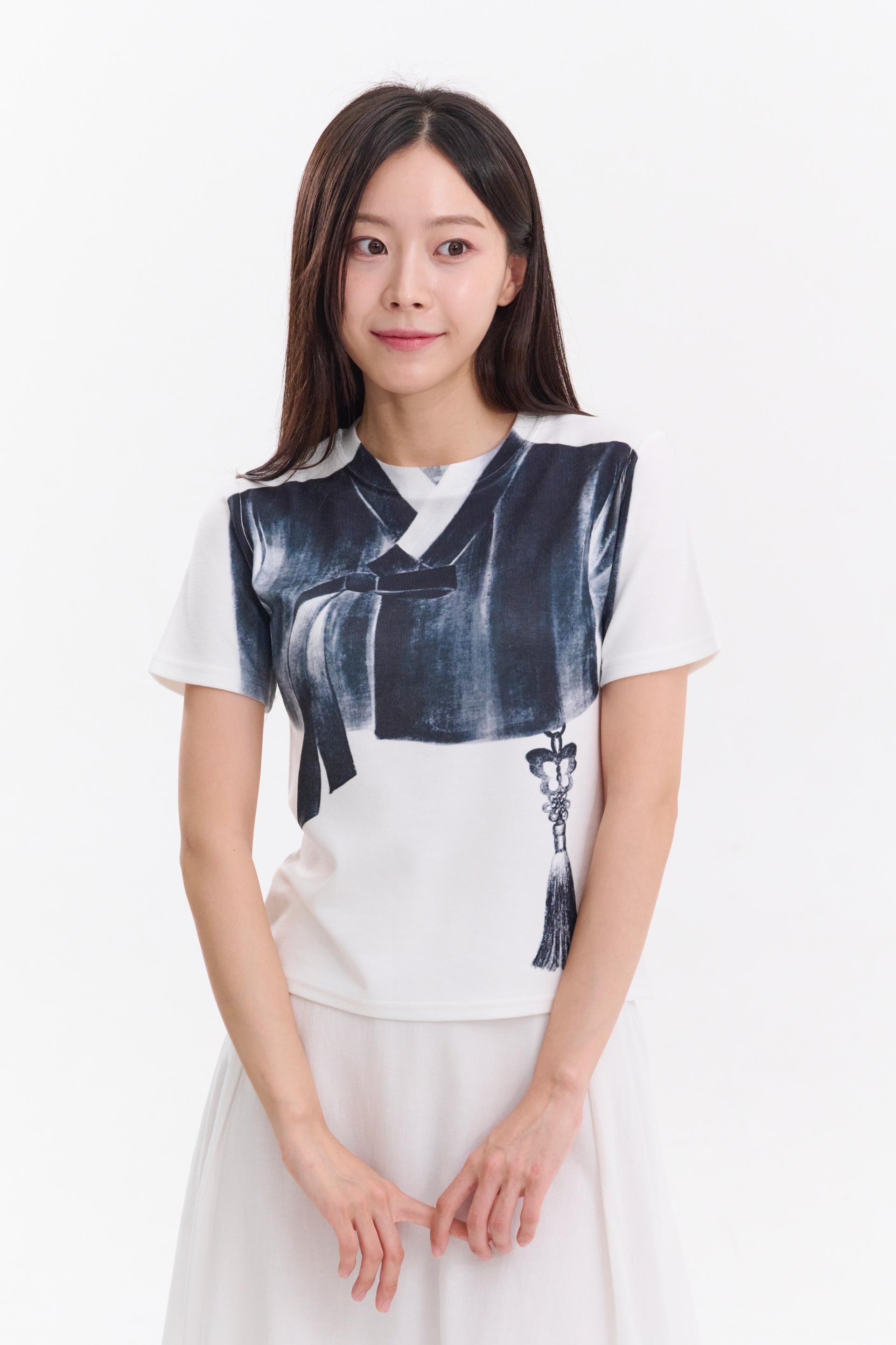 (UNISEX) Oversized Hanbok jeogori & Norigae Print T-shirt