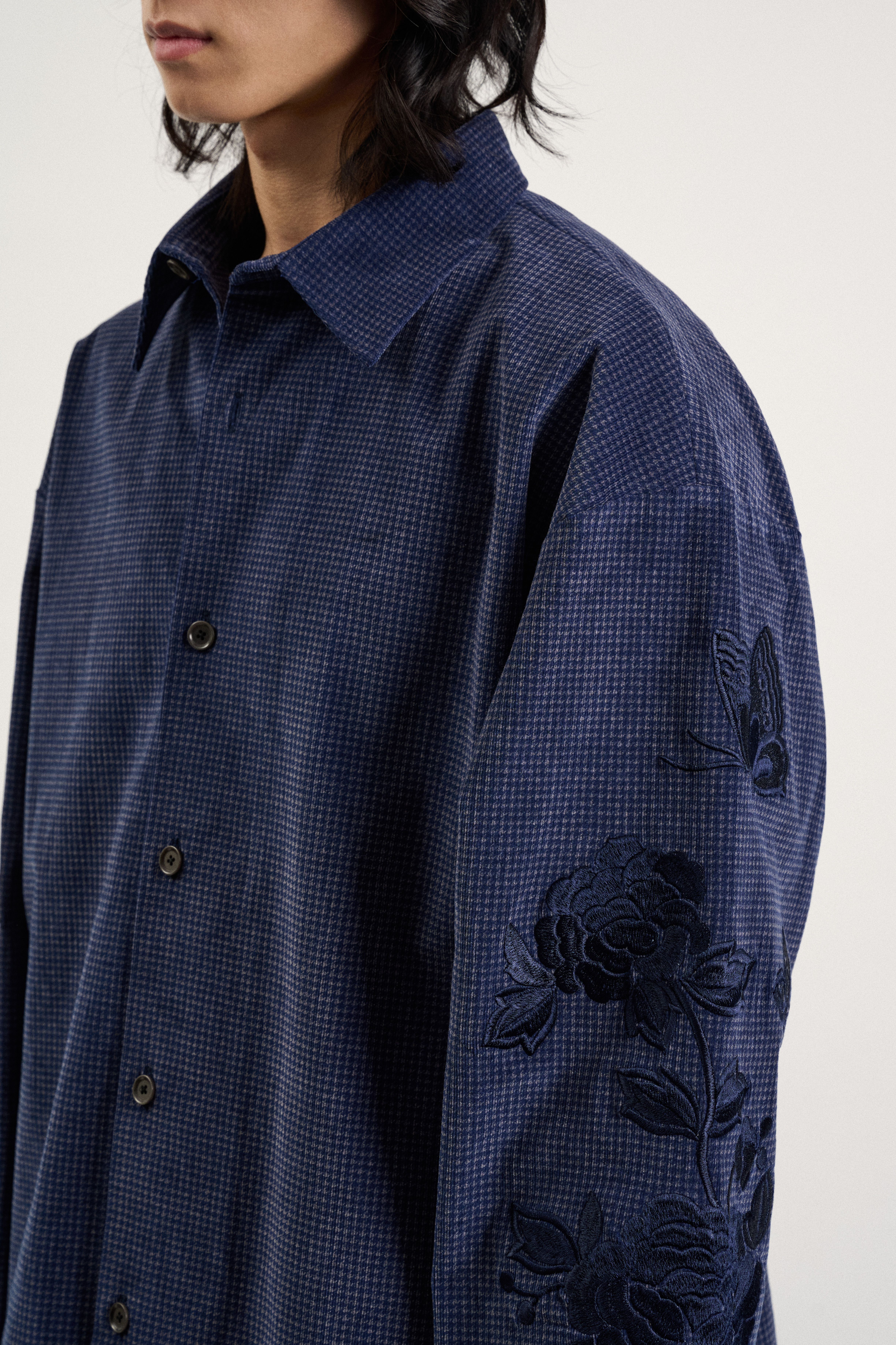 모란 Floral Sleeve Embroidered Shirt Jacket