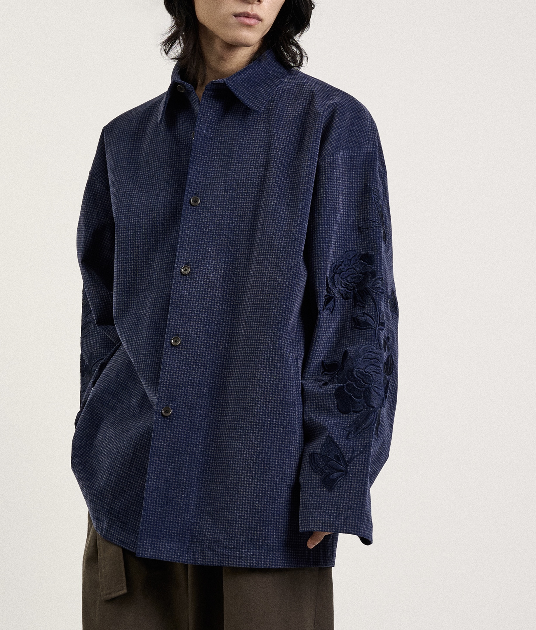 모란 Floral Sleeve Embroidered Shirt Jacket