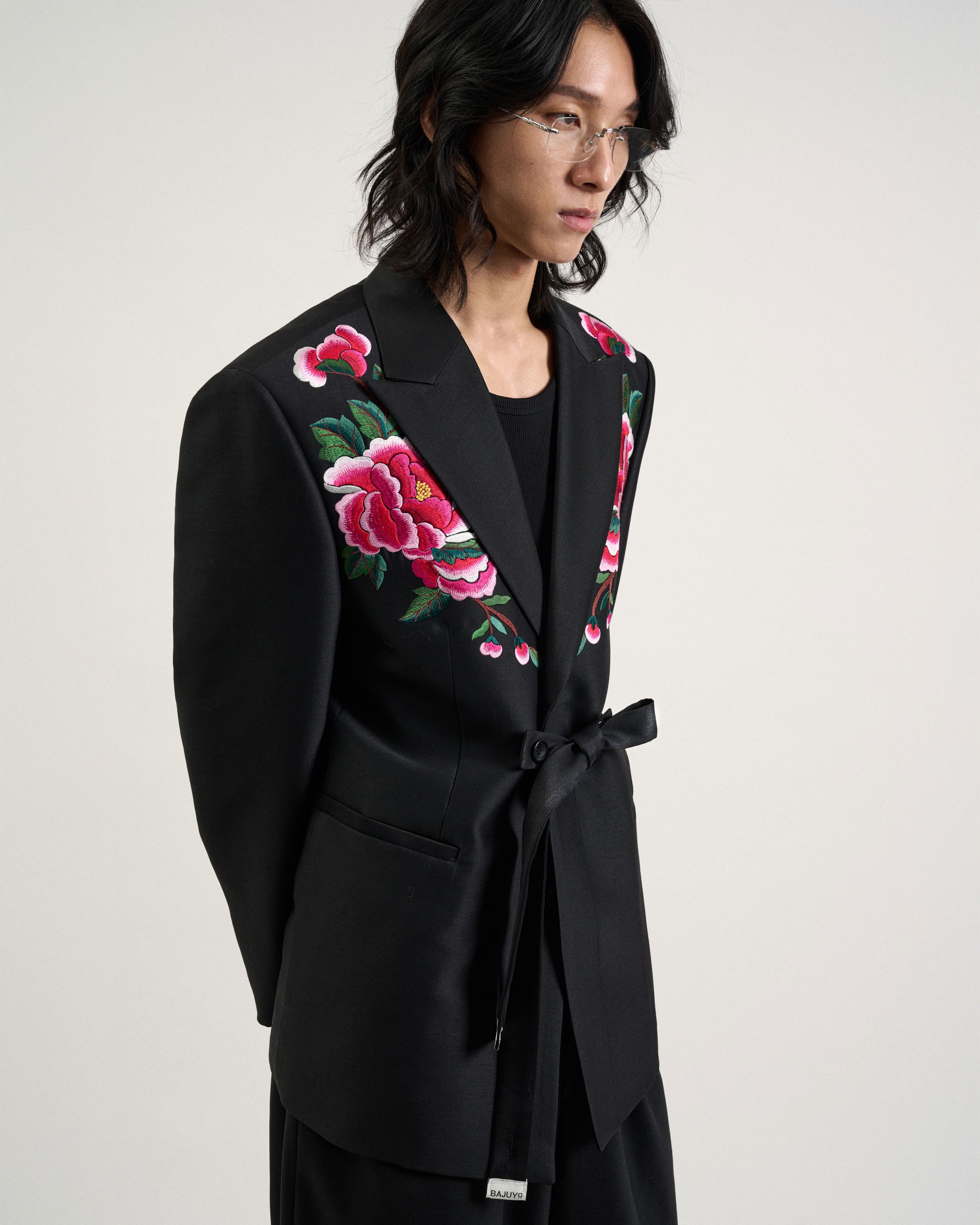 Embroidered Korean Peony Tuxedo - Goreum Type1