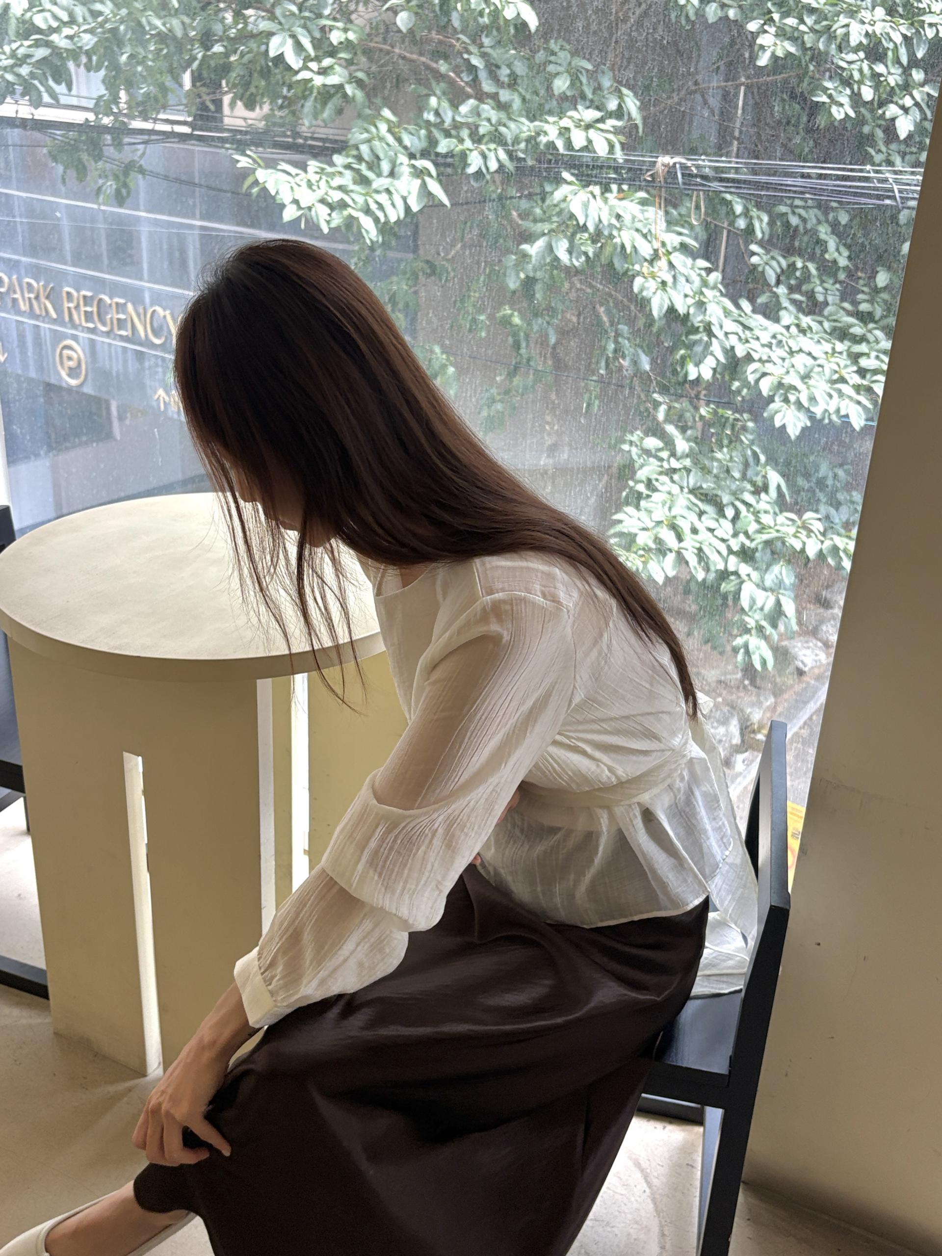 어텀 텐셀 더블 랩 스트랩 허리 라인 셔링 라운드넥 블라우스 | 3color