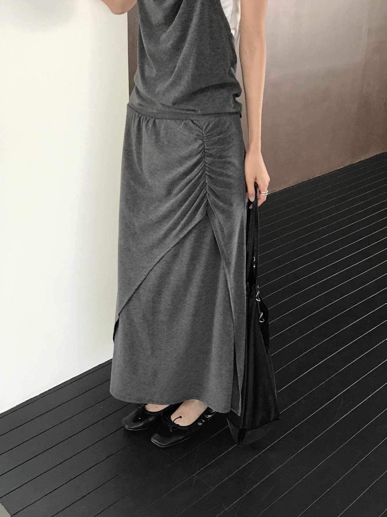 마크 언발란스 셔링 트임 밴딩 여성 여름 레이어드 투피스 맥시 롱 스커트 (그레이, 차콜, 블랙)