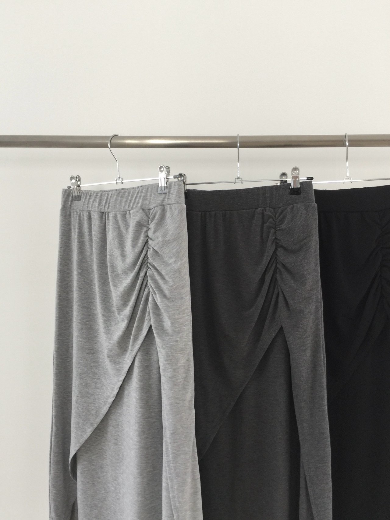 마크 언발란스 셔링 트임 밴딩 여성 여름 레이어드 투피스 맥시 롱 스커트 (그레이, 차콜, 블랙)