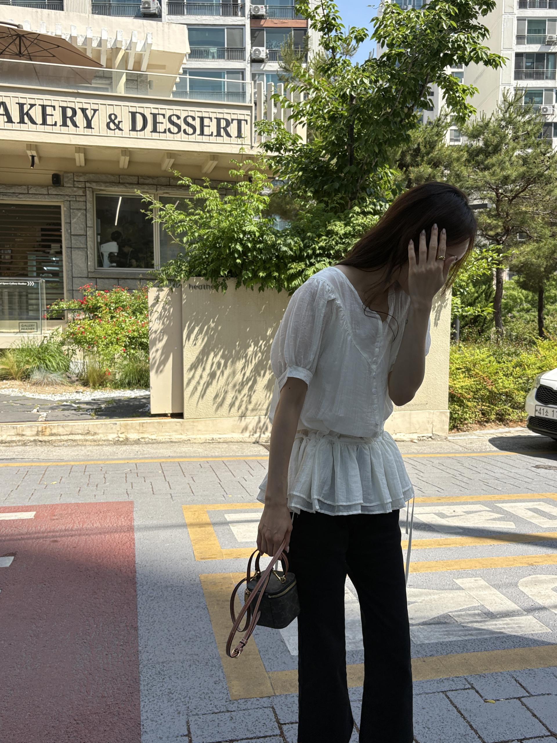 썸머 페플럼 프릴 하프 시스루 퍼프 반팔 블라우스 | 2color