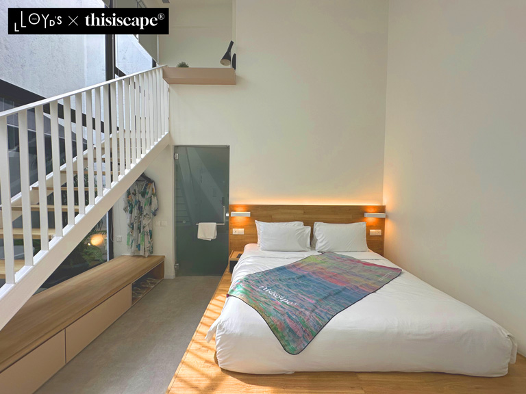 싱가포르 로이즈인(로이드인) 리뉴얼 기념으로 제공된 디스이스케이프 비치타월(비치타올)