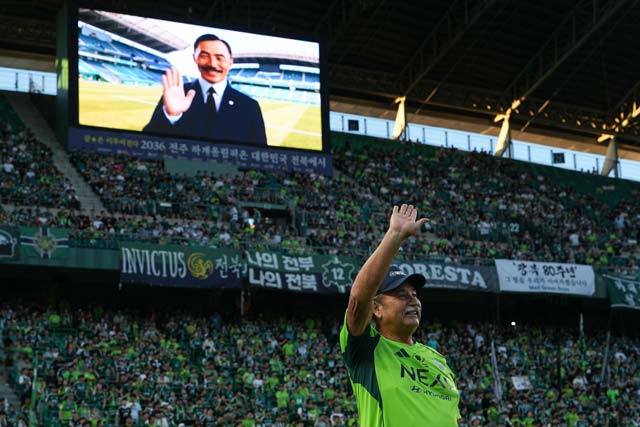 2025 K리그 광복절 기념 시축자로 초대된 필립 안 커디