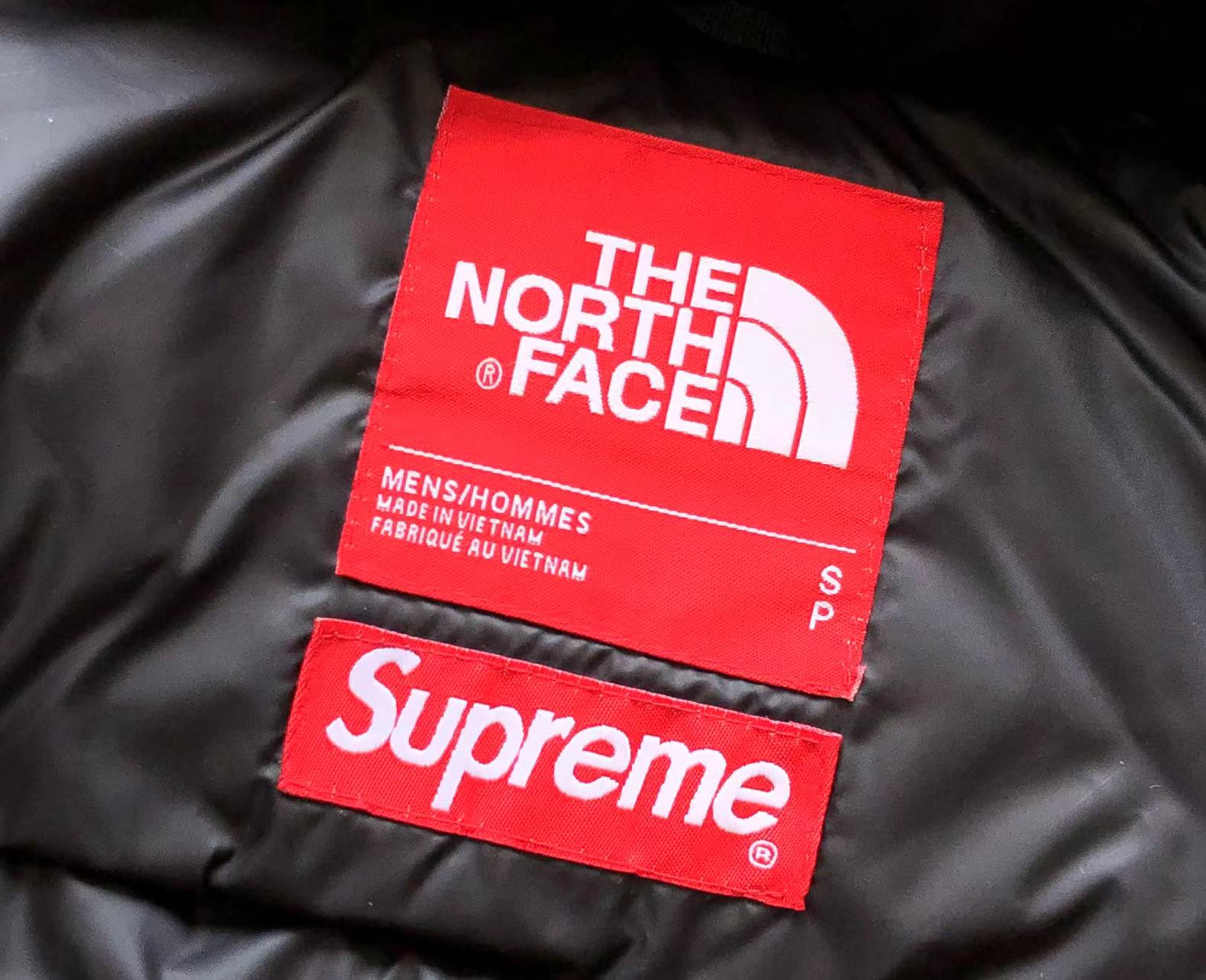 슈프림 x 노스페이스 패딩