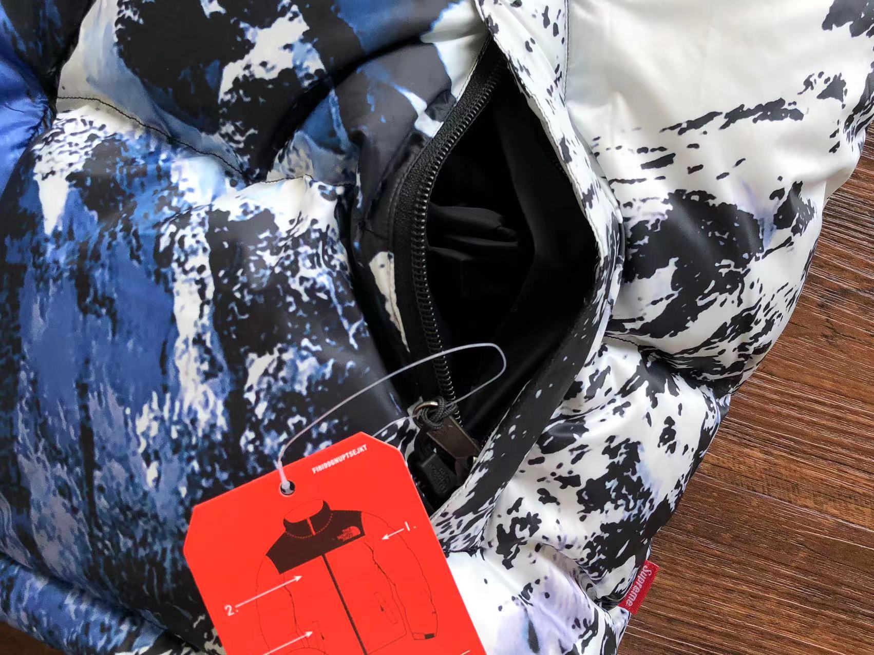 슈프림 x 노스페이스