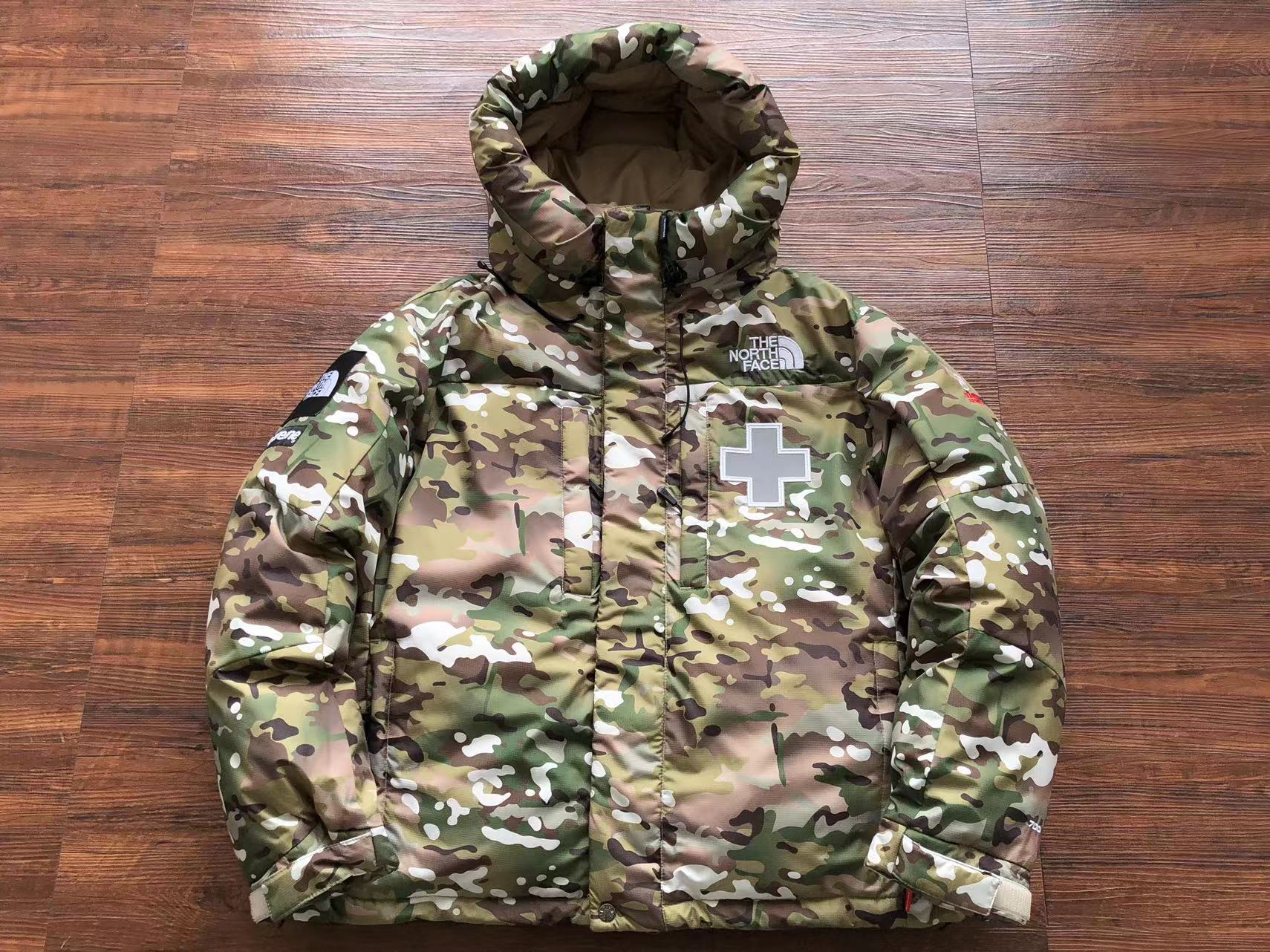 슈프림 x 노스페이스