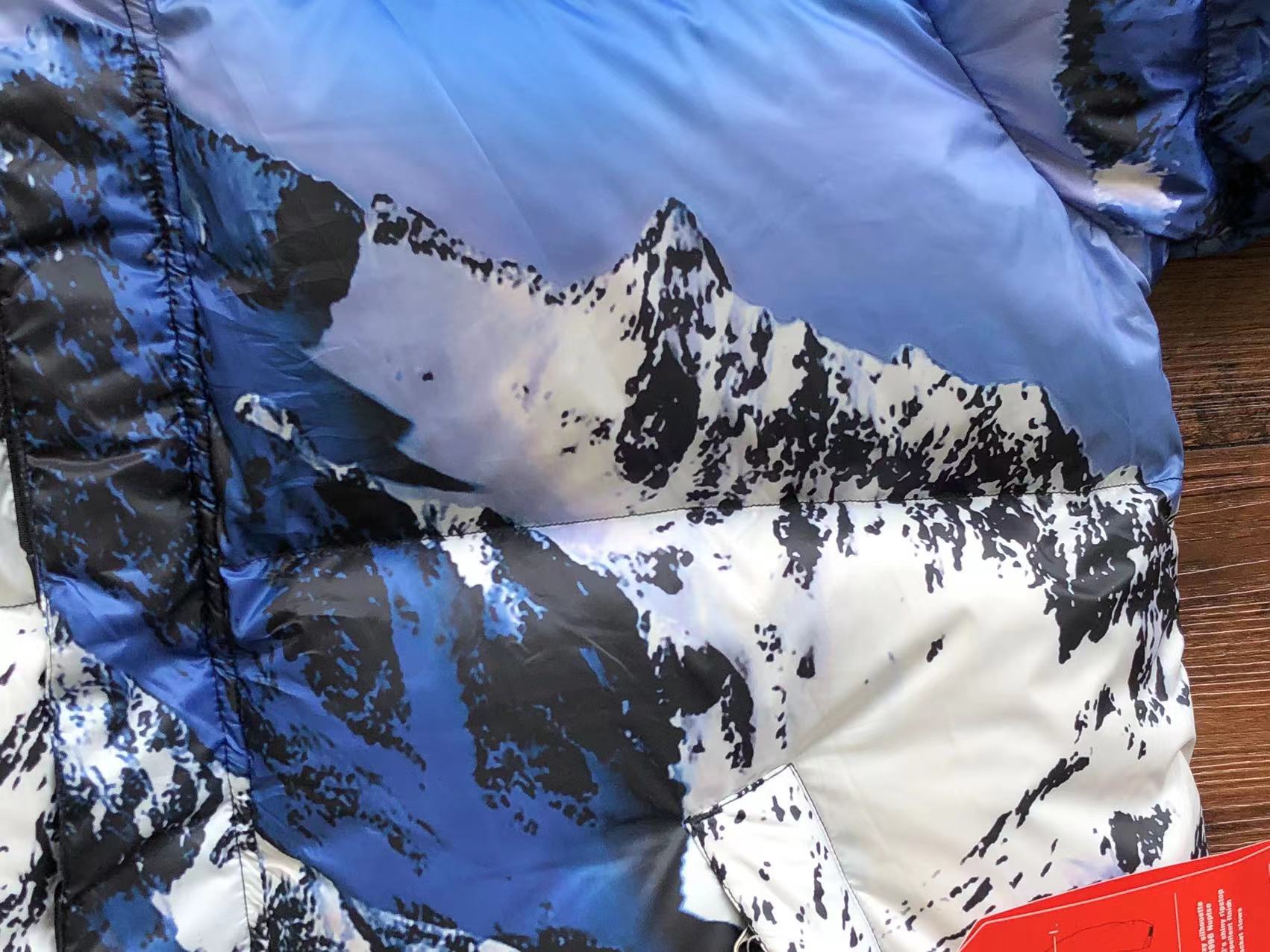 슈프림 x 노스페이스 마운틴