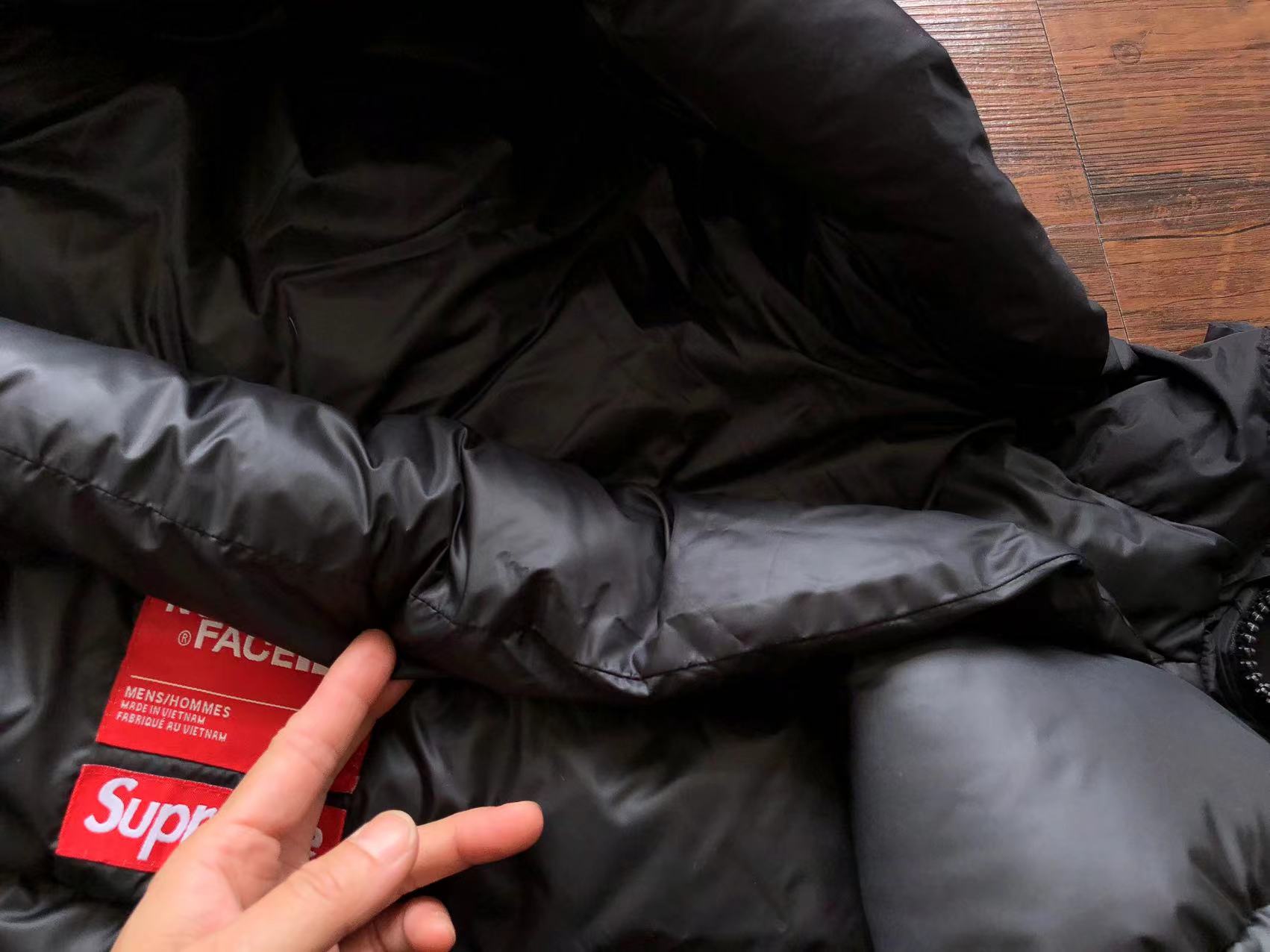 슈프림 x 노스페이스 패딩