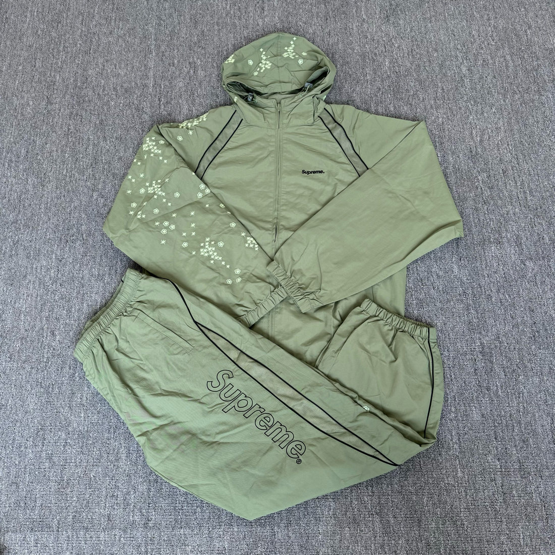 Supreme AOI Glow In The Dark Track green