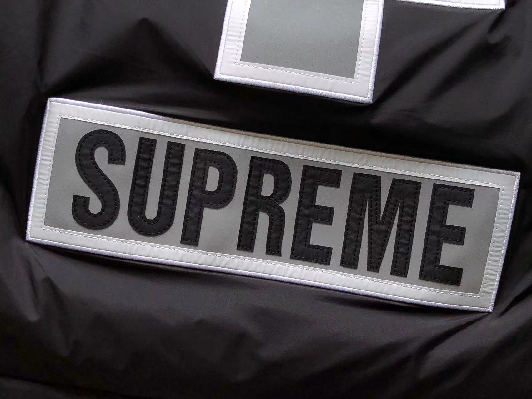 슈프림 x 노스페이스 패딩