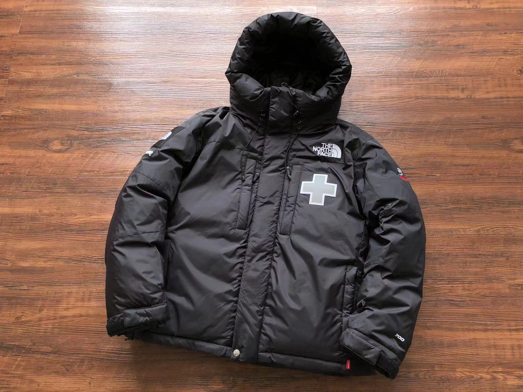 슈프림 x 노스페이스 패딩