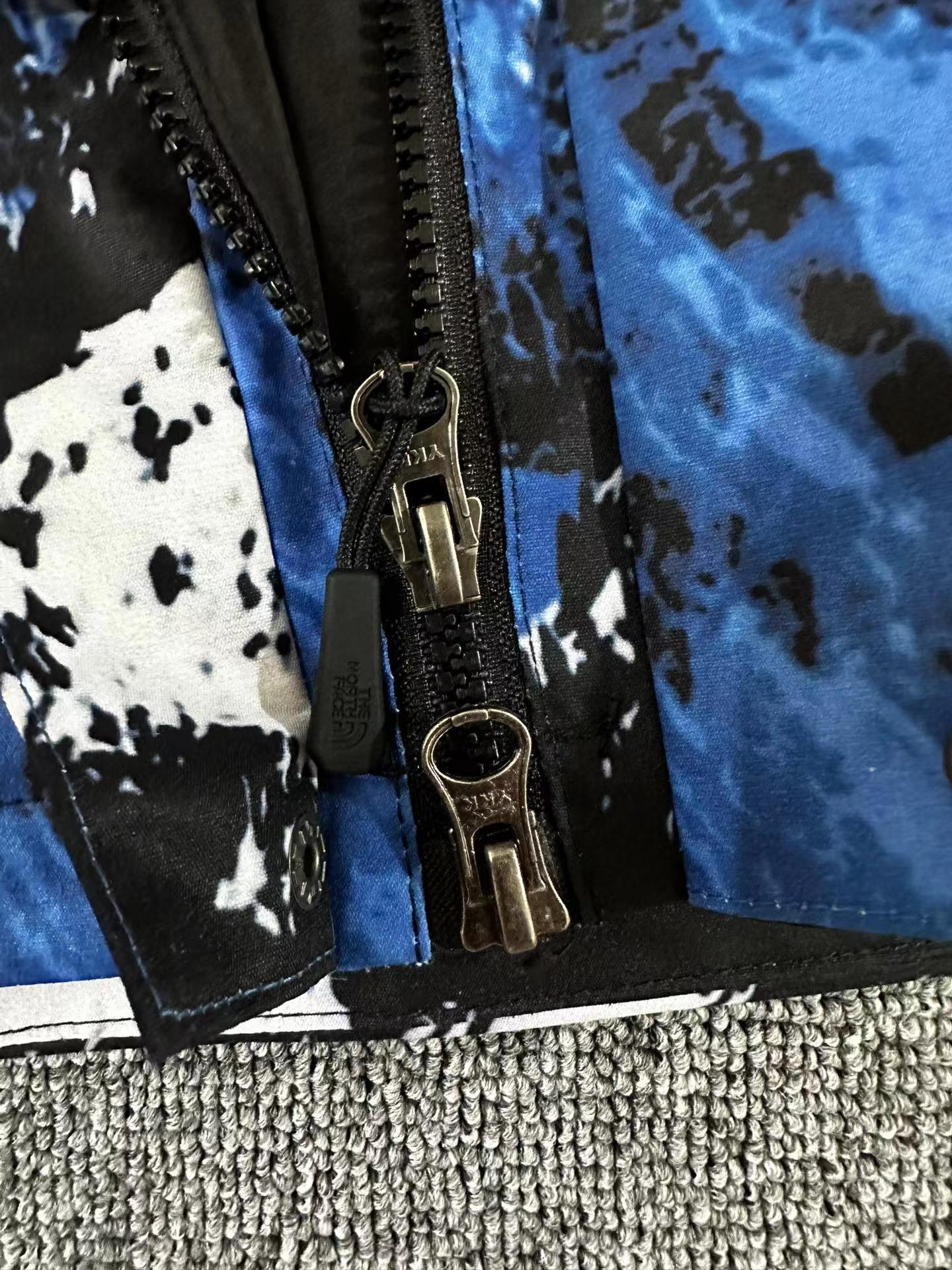 슈프림 x 노스페이스 마운틴 파카 블루 화이트