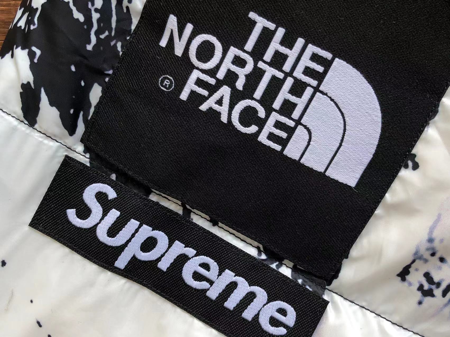 슈프림 x 노스페이스