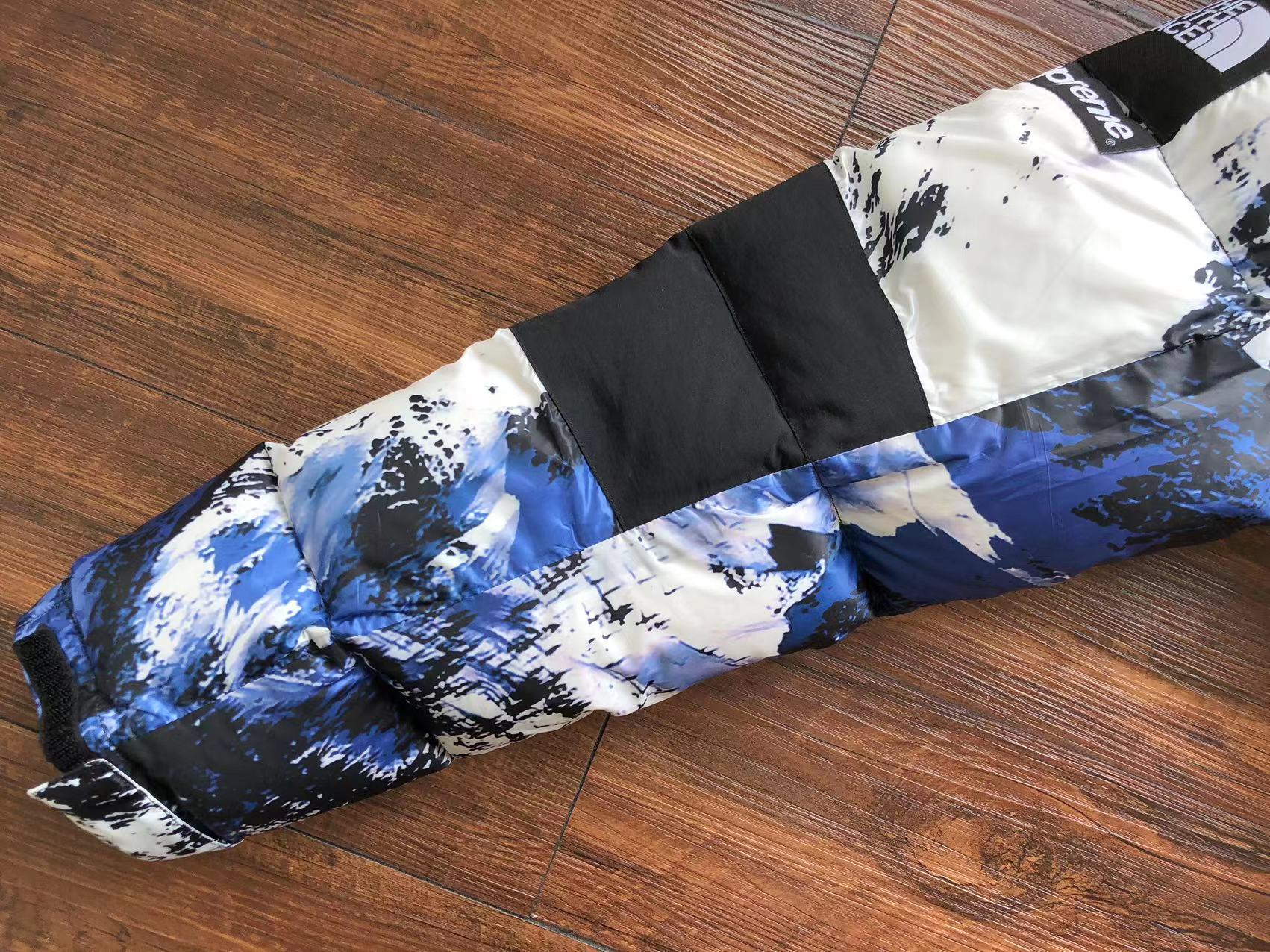 슈프림 x 노스페이스