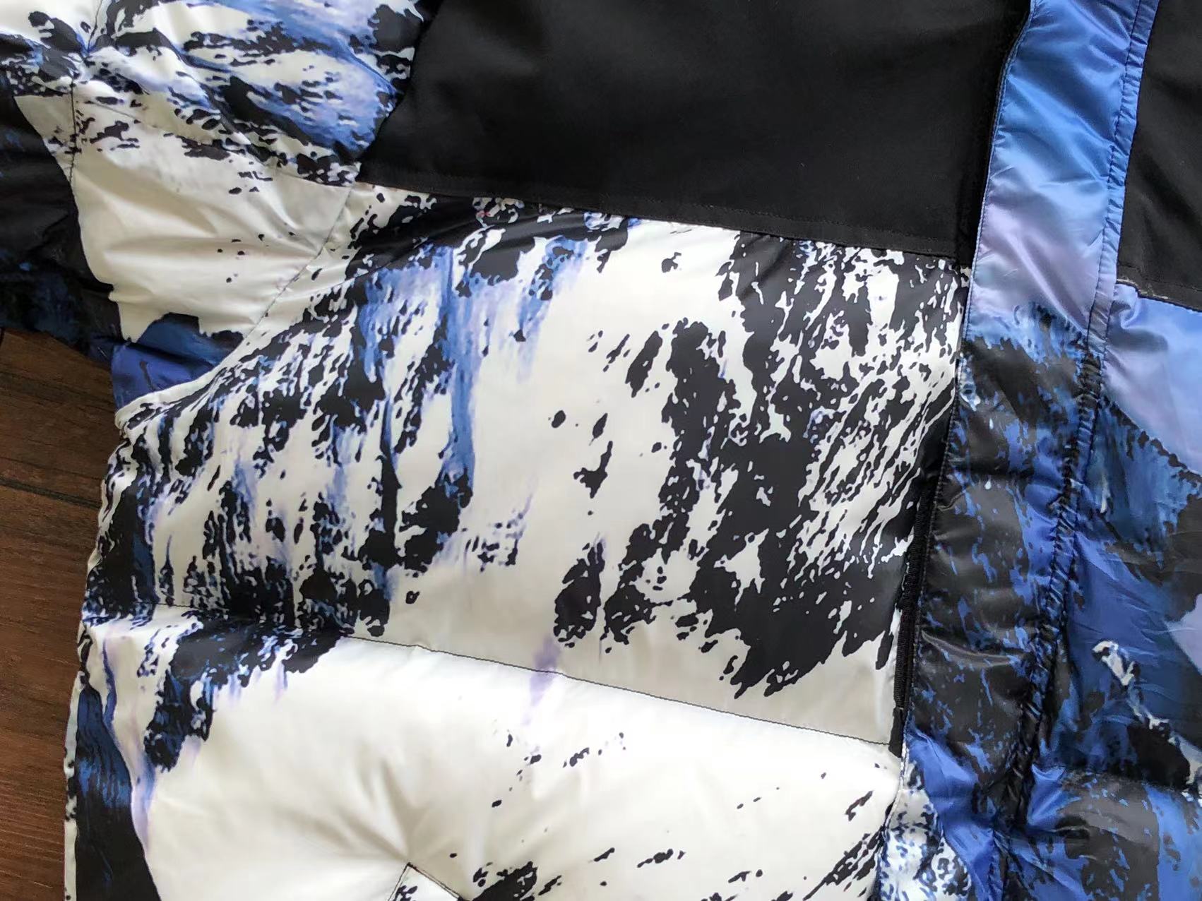 슈프림 x 노스페이스 마운틴