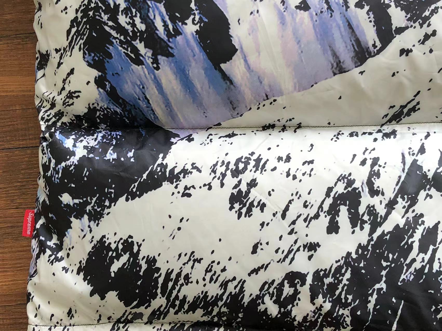 슈프림 x 노스페이스 패딩