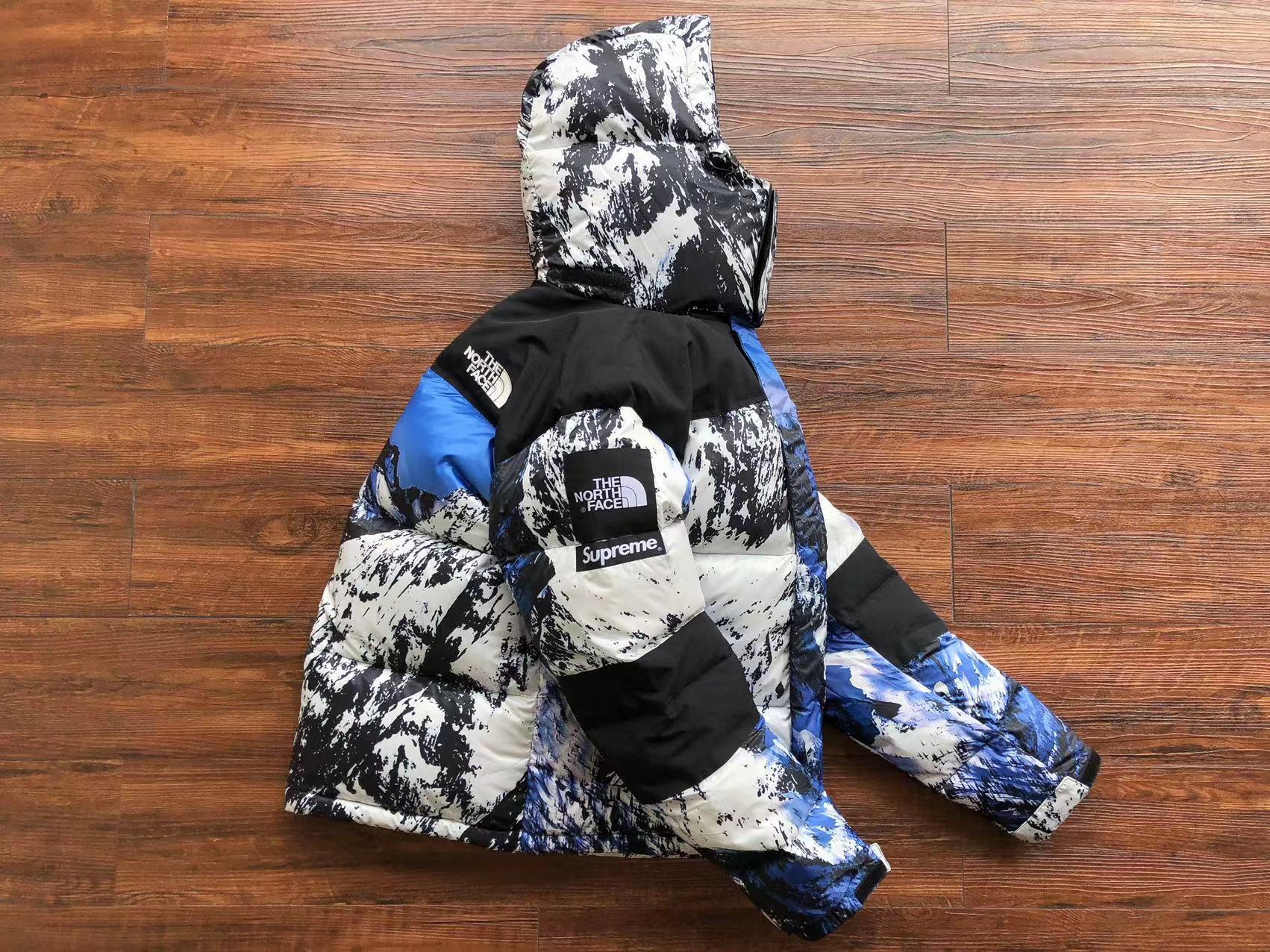 슈프림 x 노스페이스