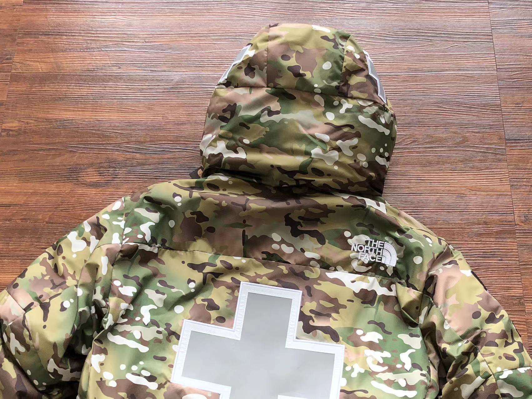 슈프림 x 노스페이스