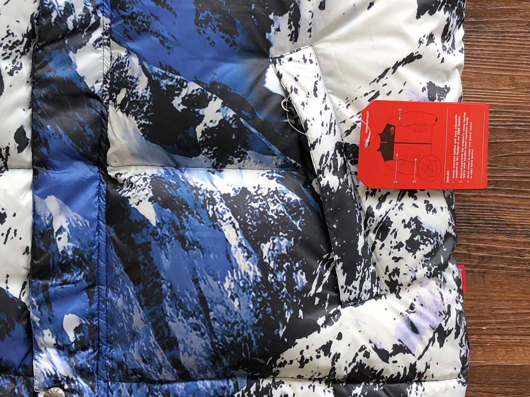 슈프림 x 노스페이스 마운틴