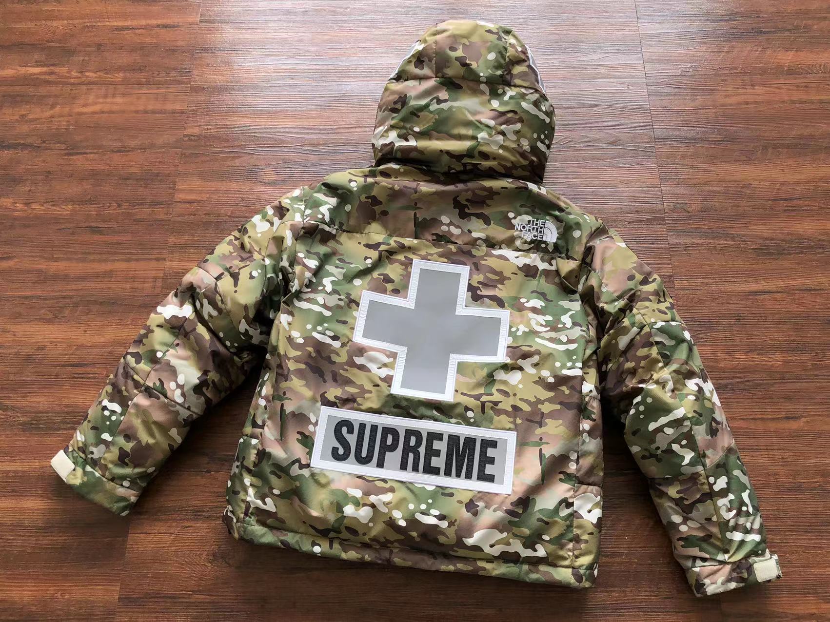 슈프림 x 노스페이스