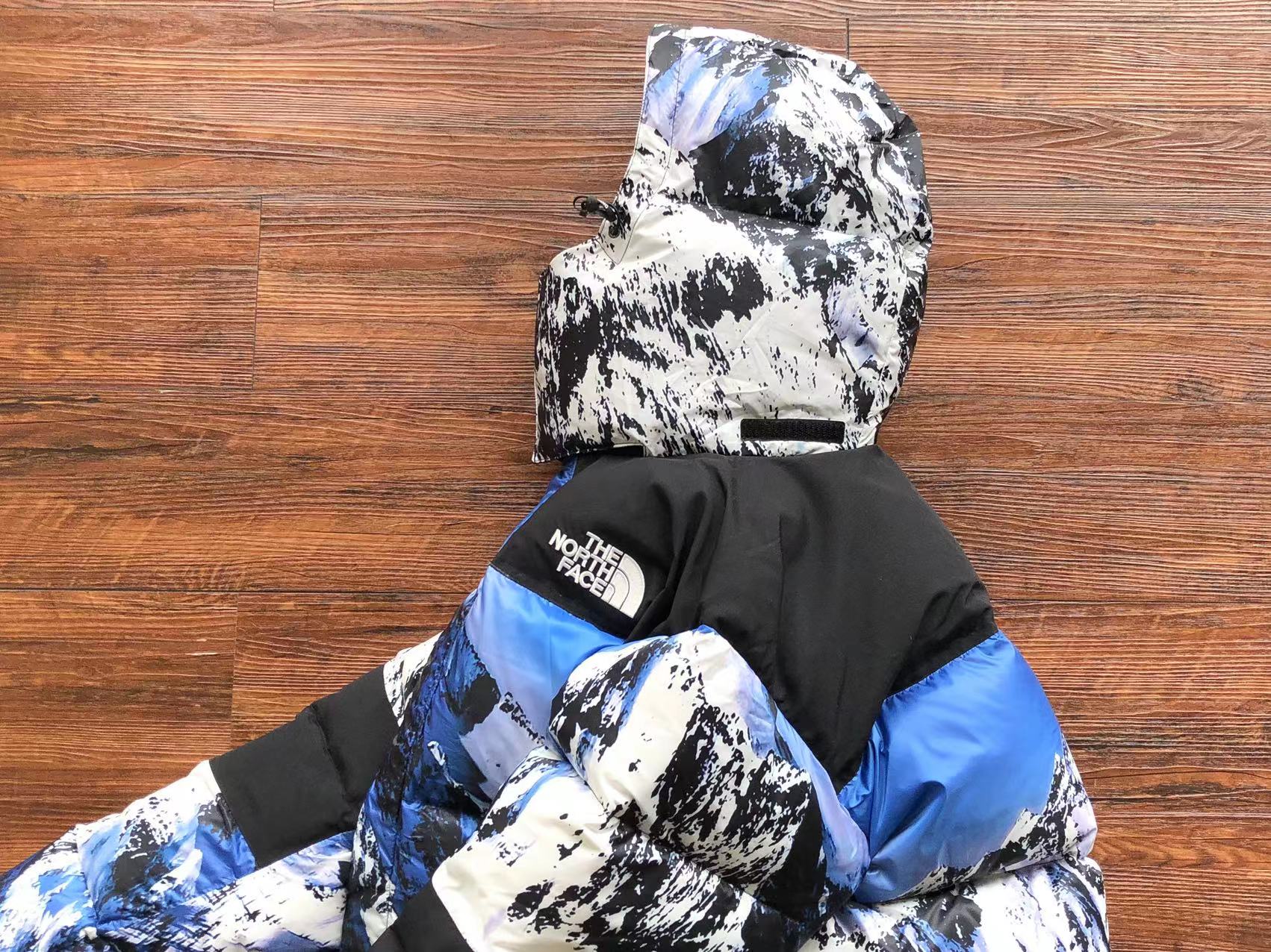 슈프림 x 노스페이스