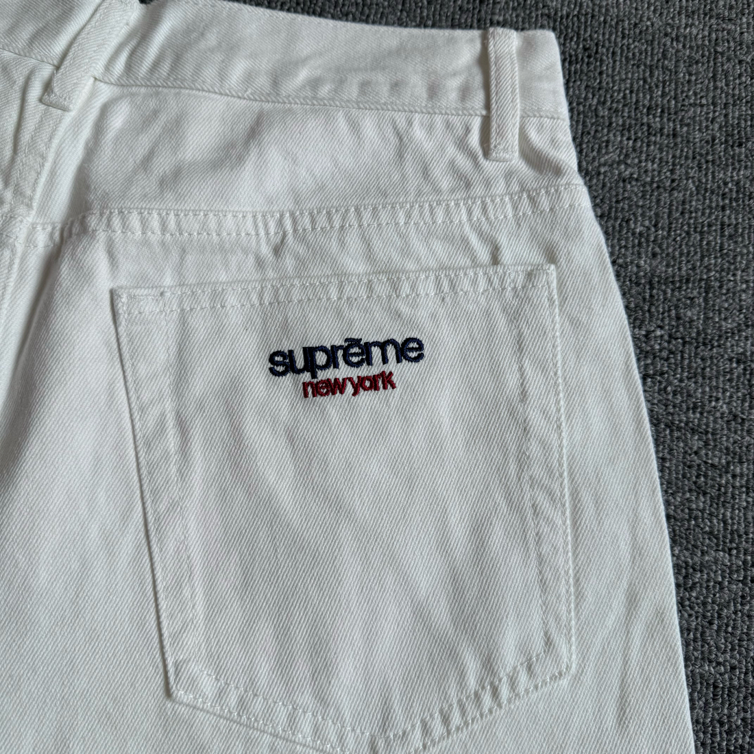 Supreme Baggy Jean Washed white