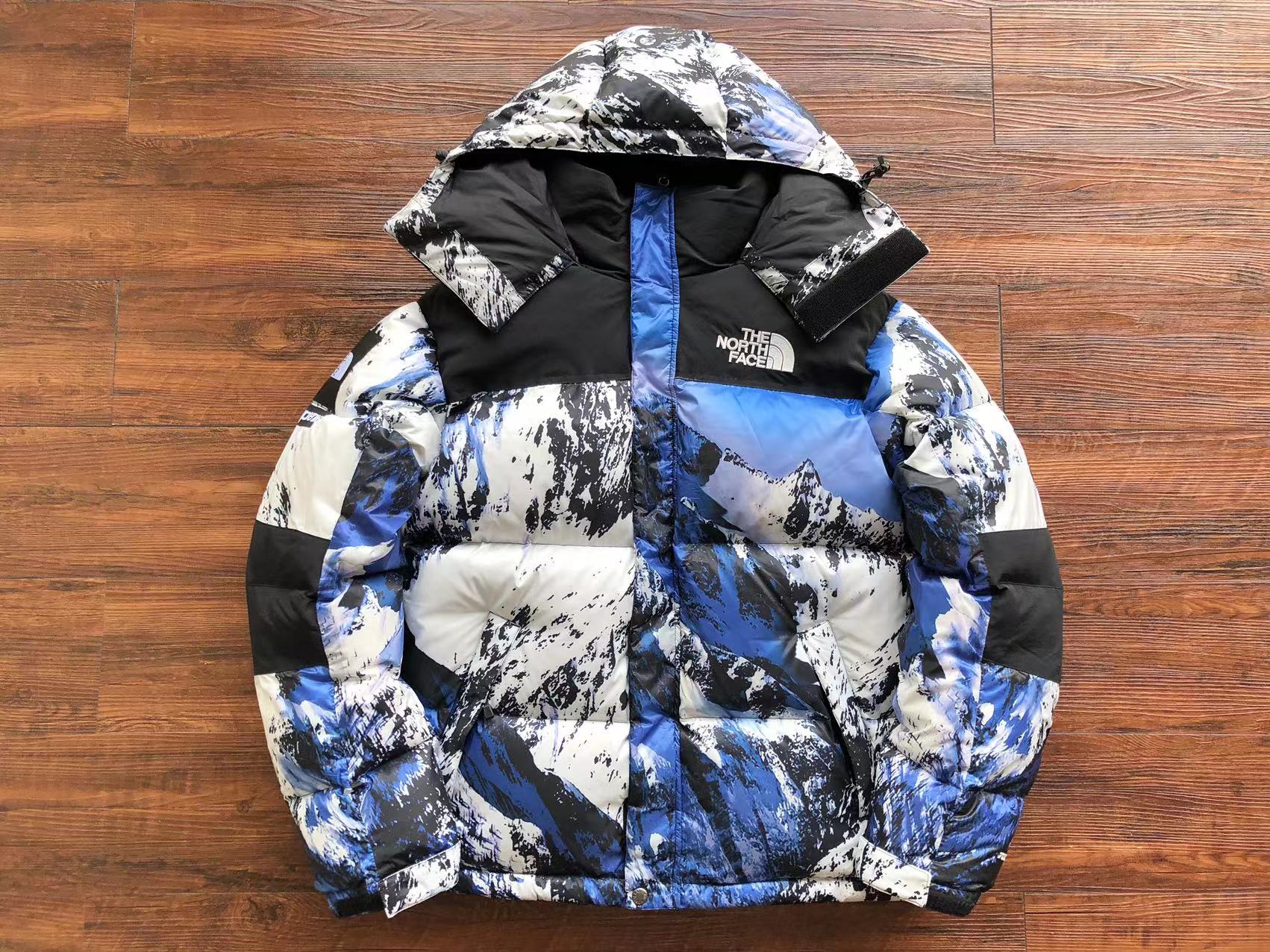 슈프림 x 노스페이스