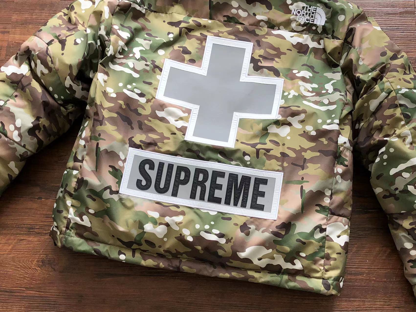 슈프림 x 노스페이스