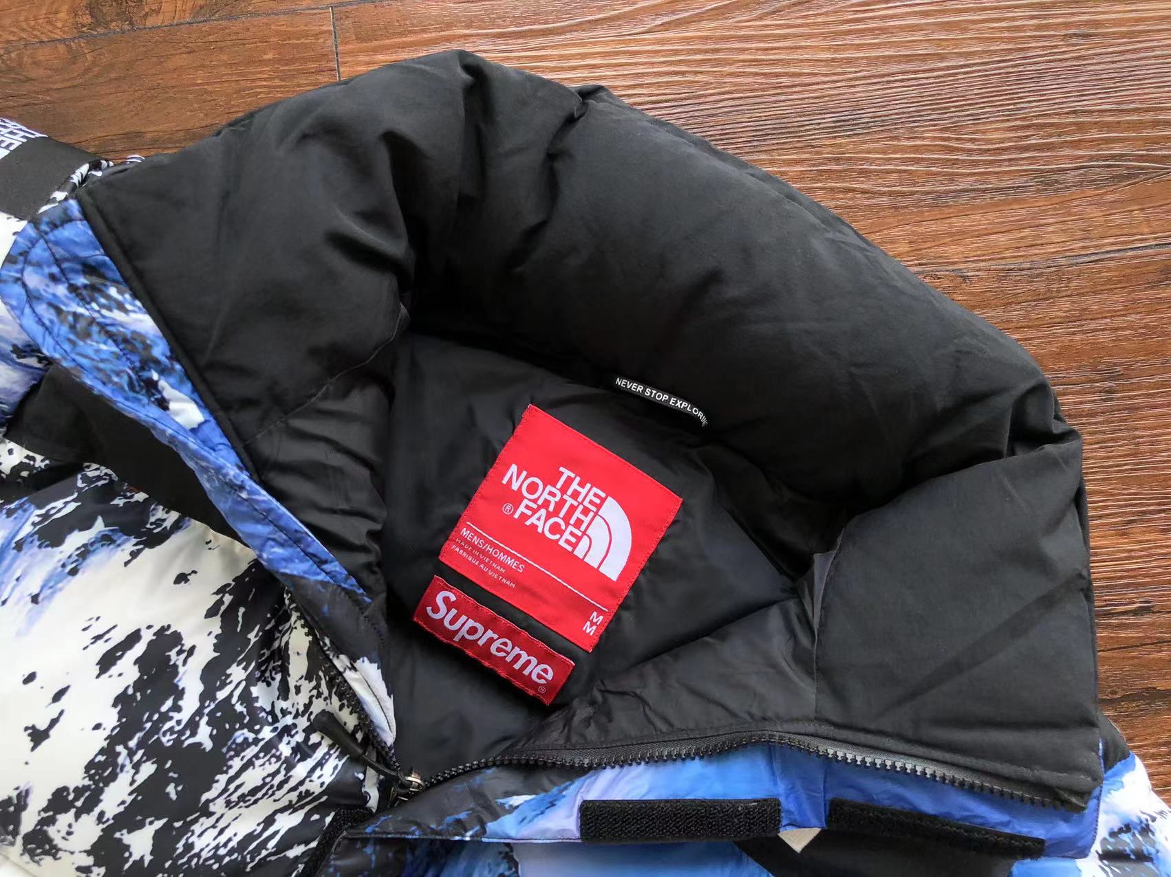 슈프림 x 노스페이스