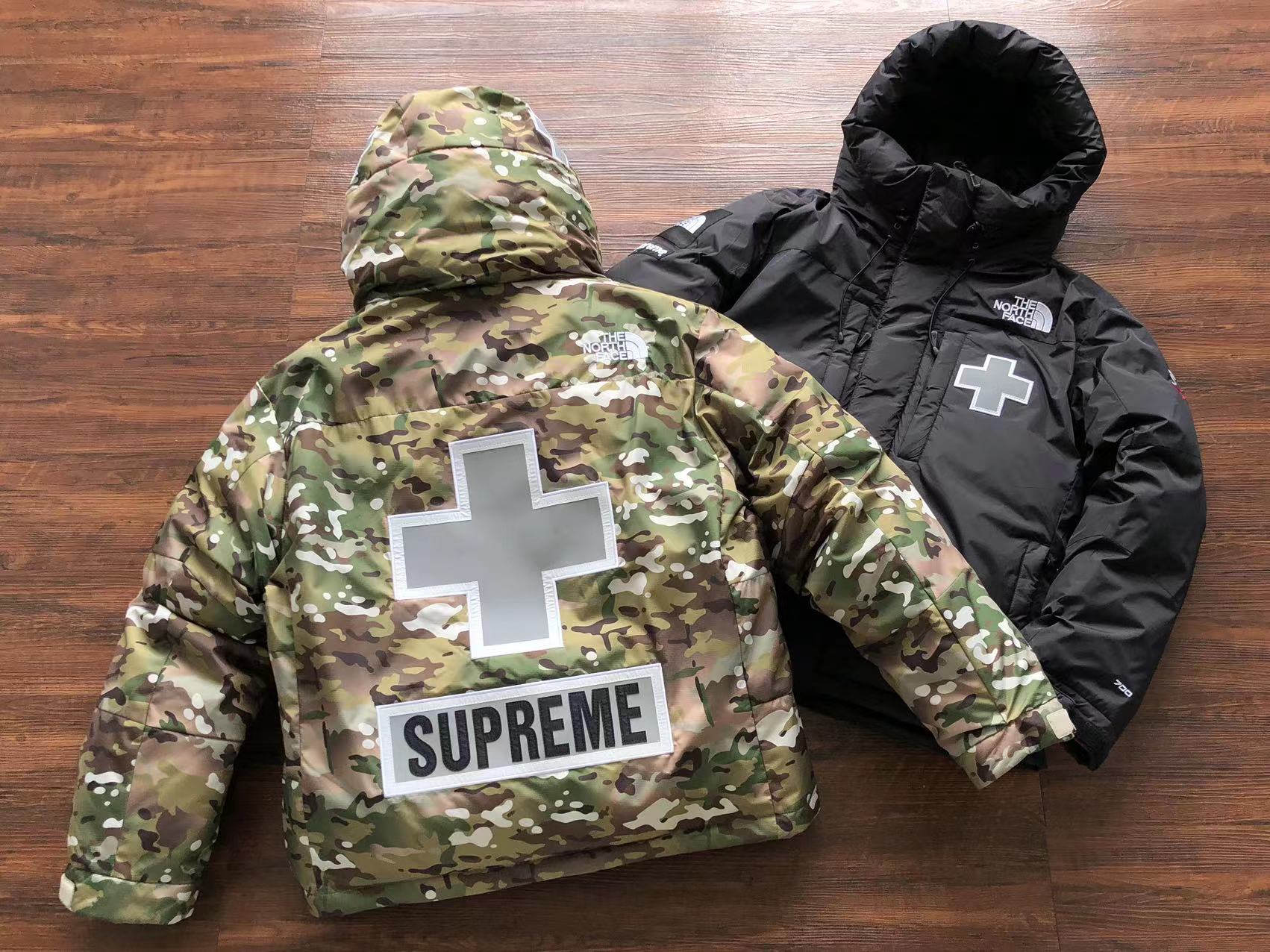 슈프림 x 노스페이스