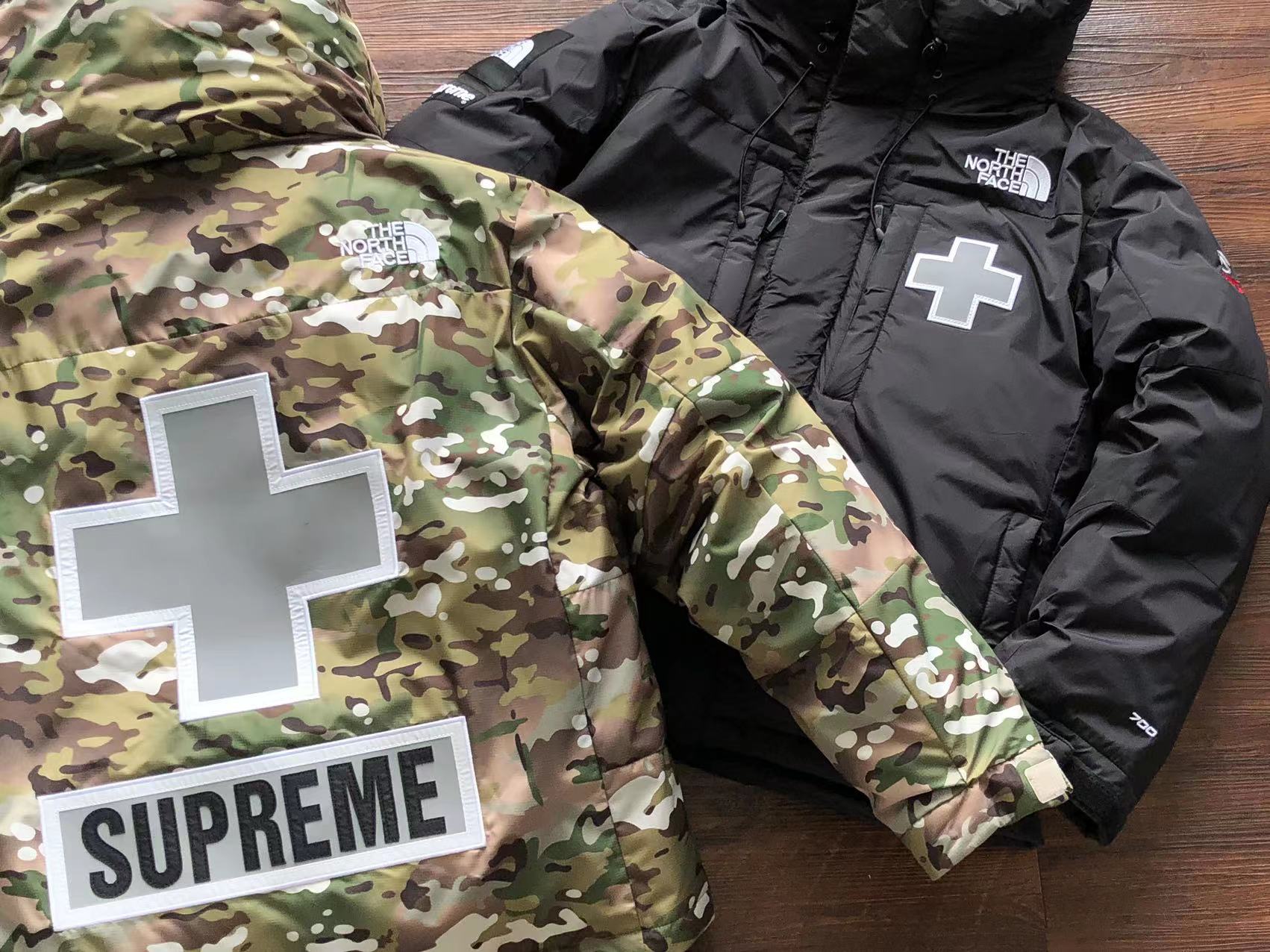 슈프림 x 노스페이스