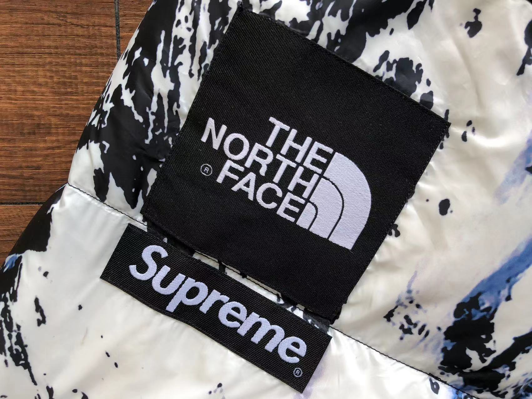 슈프림 x 노스페이스